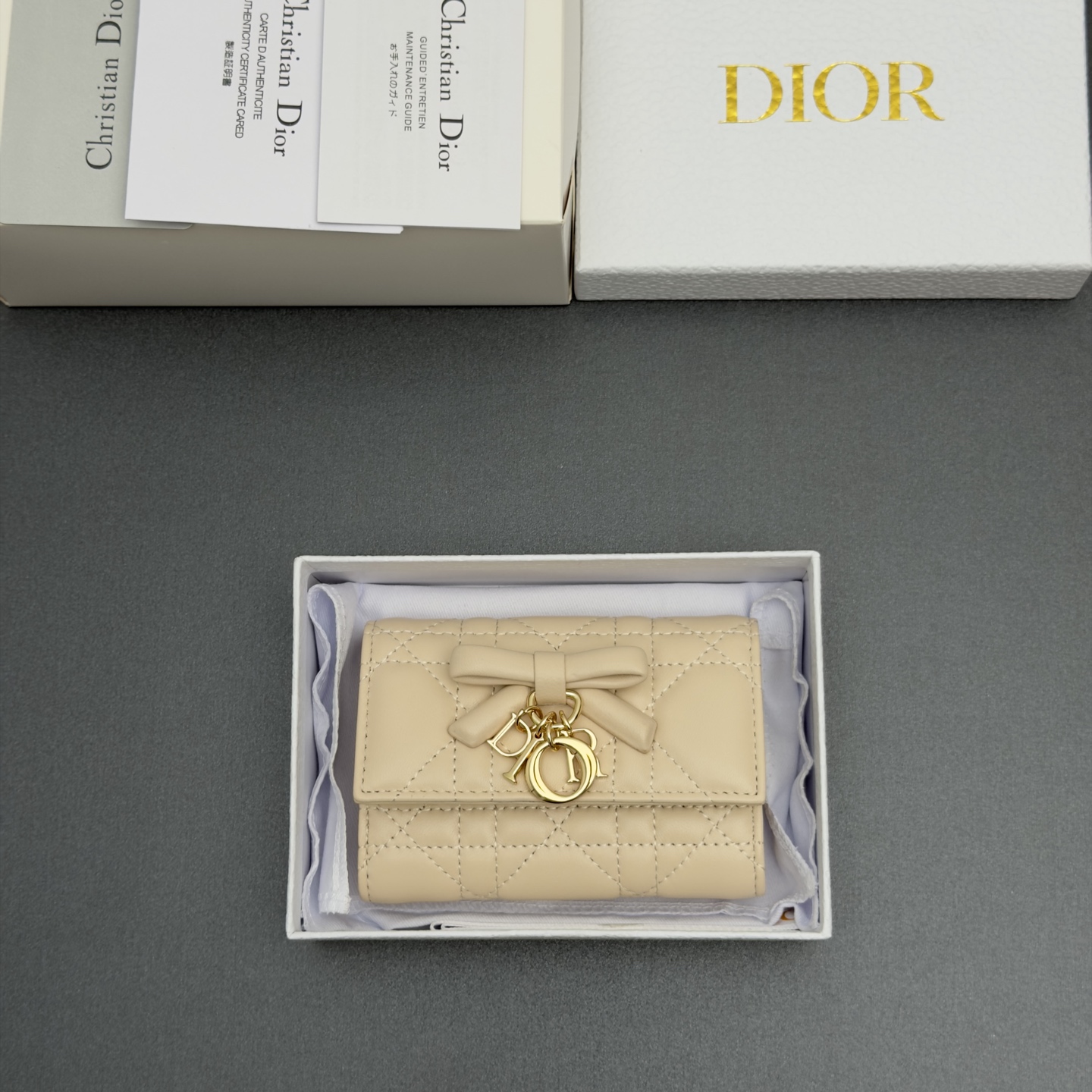 [Dior] 디올 Lady Freesia 레이디 프리지아 까나쥬 램스킨 지퍼 미니 지갑 / S2607