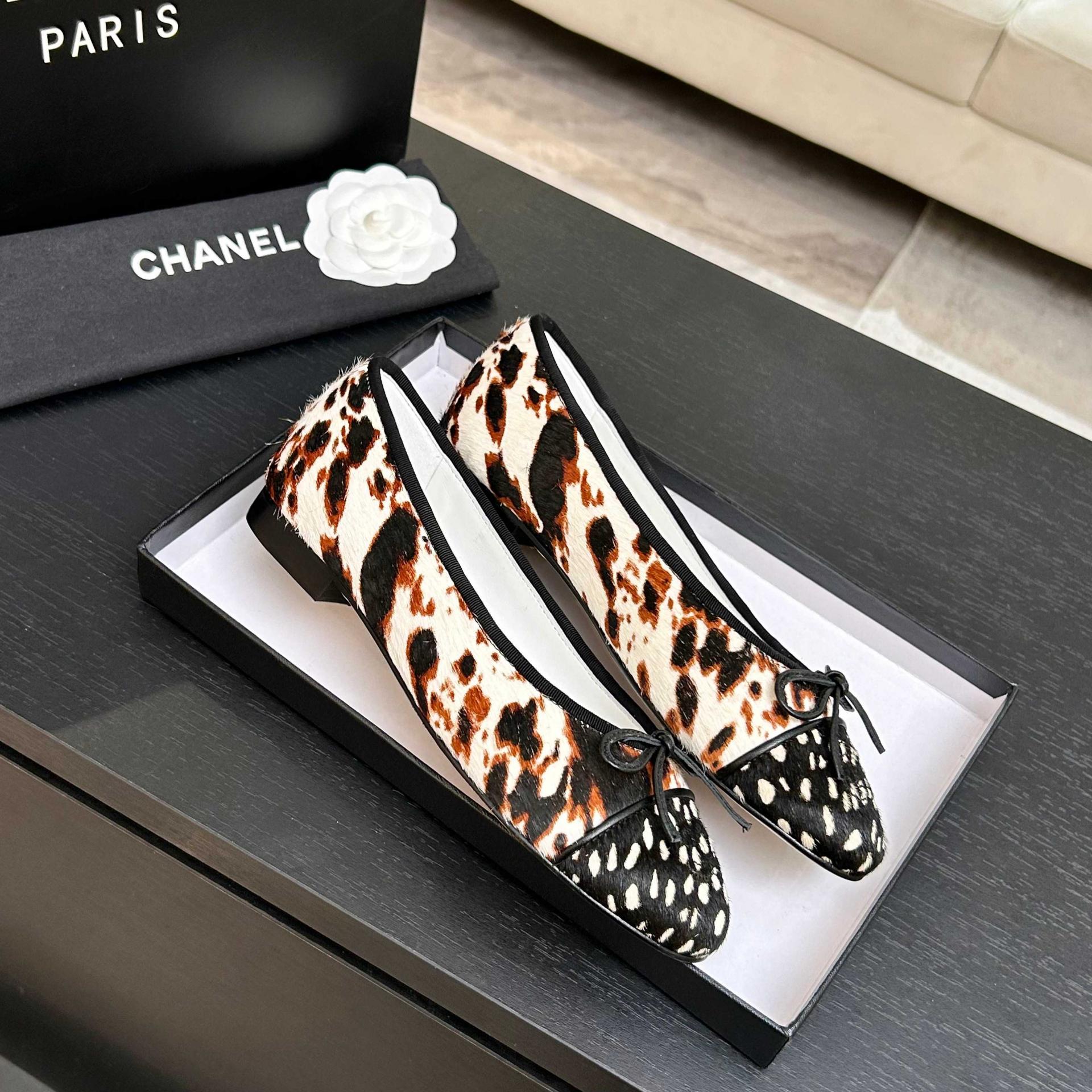 샤넬(CHANEL) 리본 배색 발레리나 플랫슈즈 신발