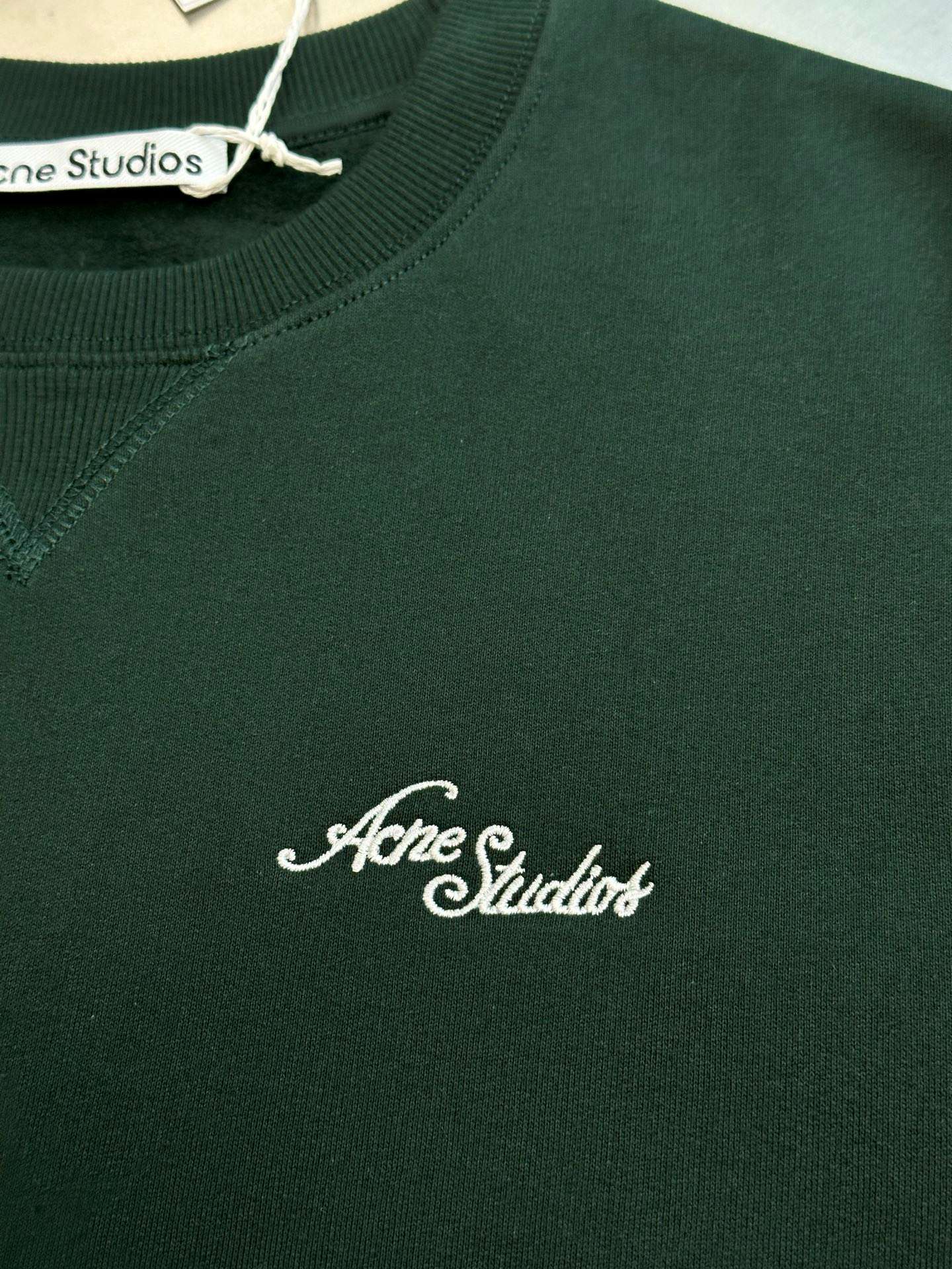 아크네(Acne studios) 로고 자수 기모 스웨트셔츠 상의 의류