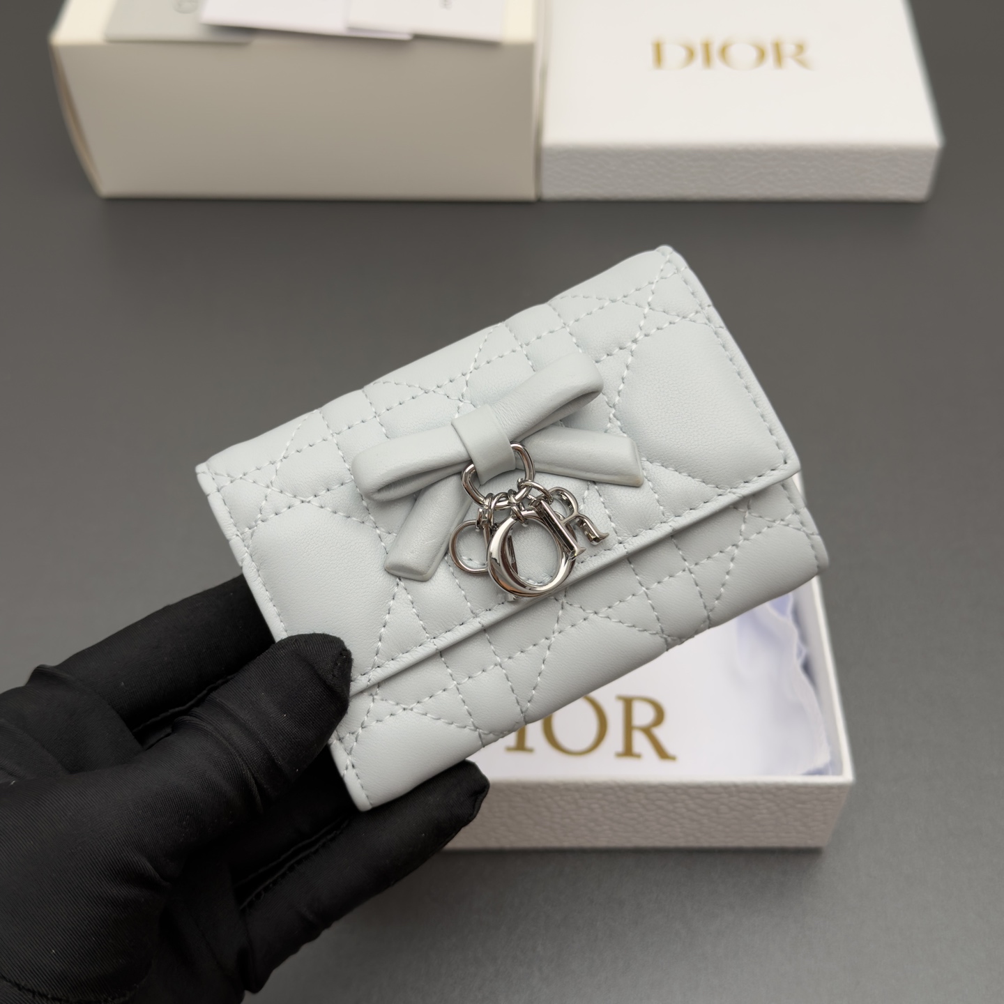 [Dior] 디올 Lady Freesia 레이디 프리지아 까나쥬 램스킨 지퍼 미니 지갑 / S2607