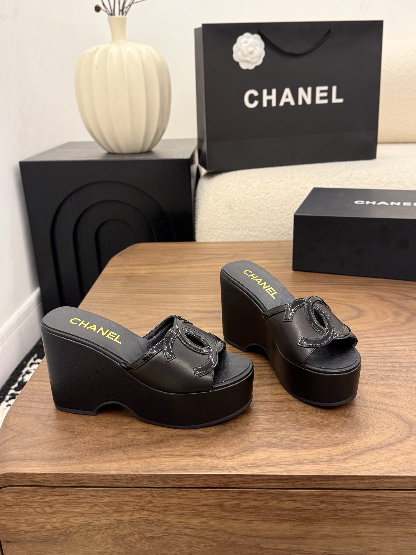 샤넬(CHANEL) 로고 플랫폼 웨지 슬리퍼 신발