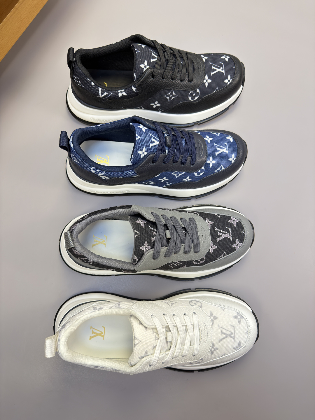 [Louis Vuitton] LV 루이비통 프리미엄 슈링크 & 하이글로시 모노그램 콤비 스니커즈 신발