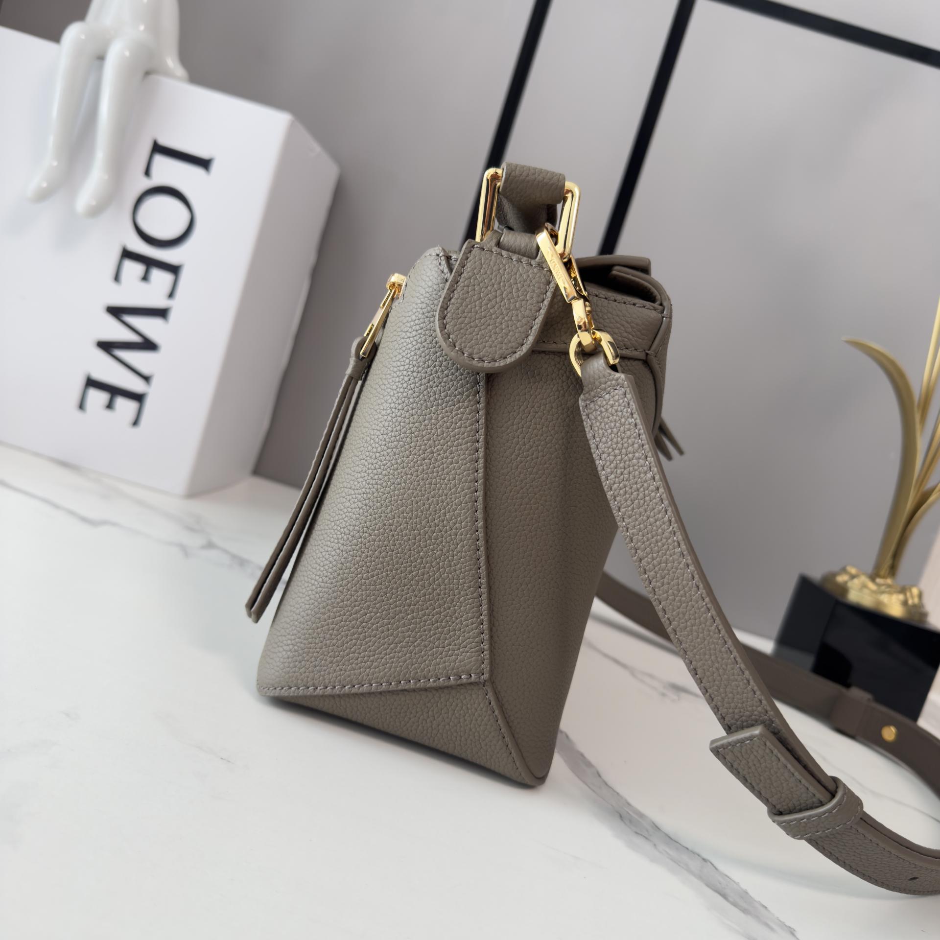 Loewe Puzzle Edge 로에베 퍼즐 스몰 백 가방