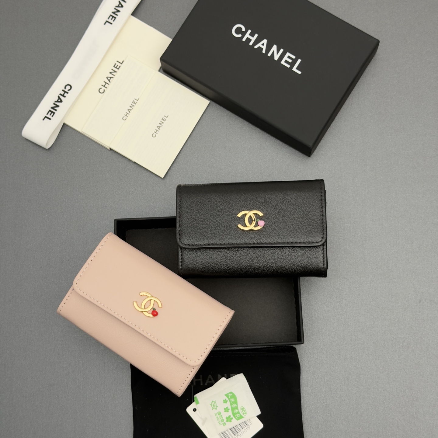 [Chanel] 샤넬 메탈 로고 스냅 카드 지갑