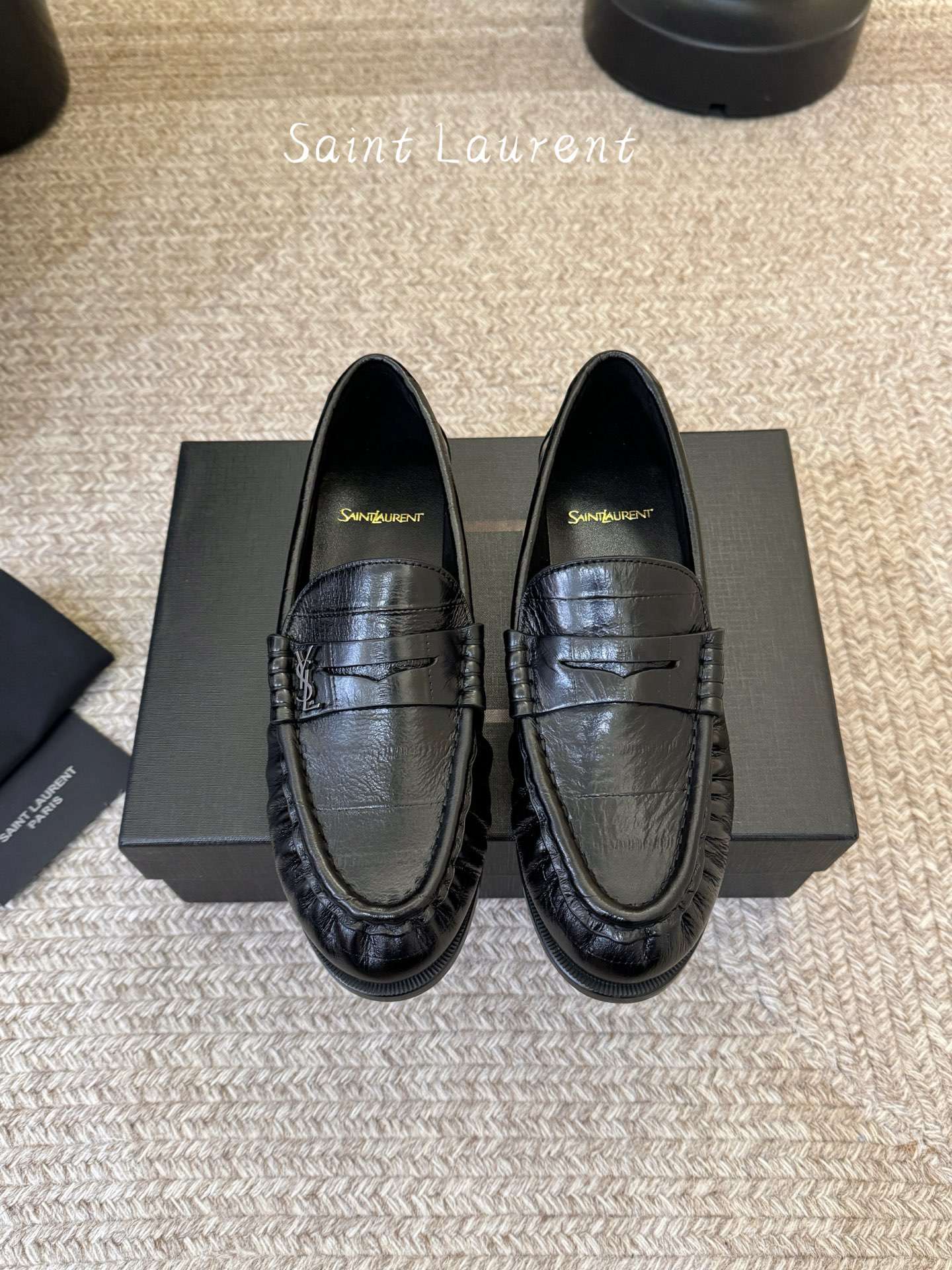 생로랑(SAINT LAURENT) 카프 레더 페니 로퍼 신발