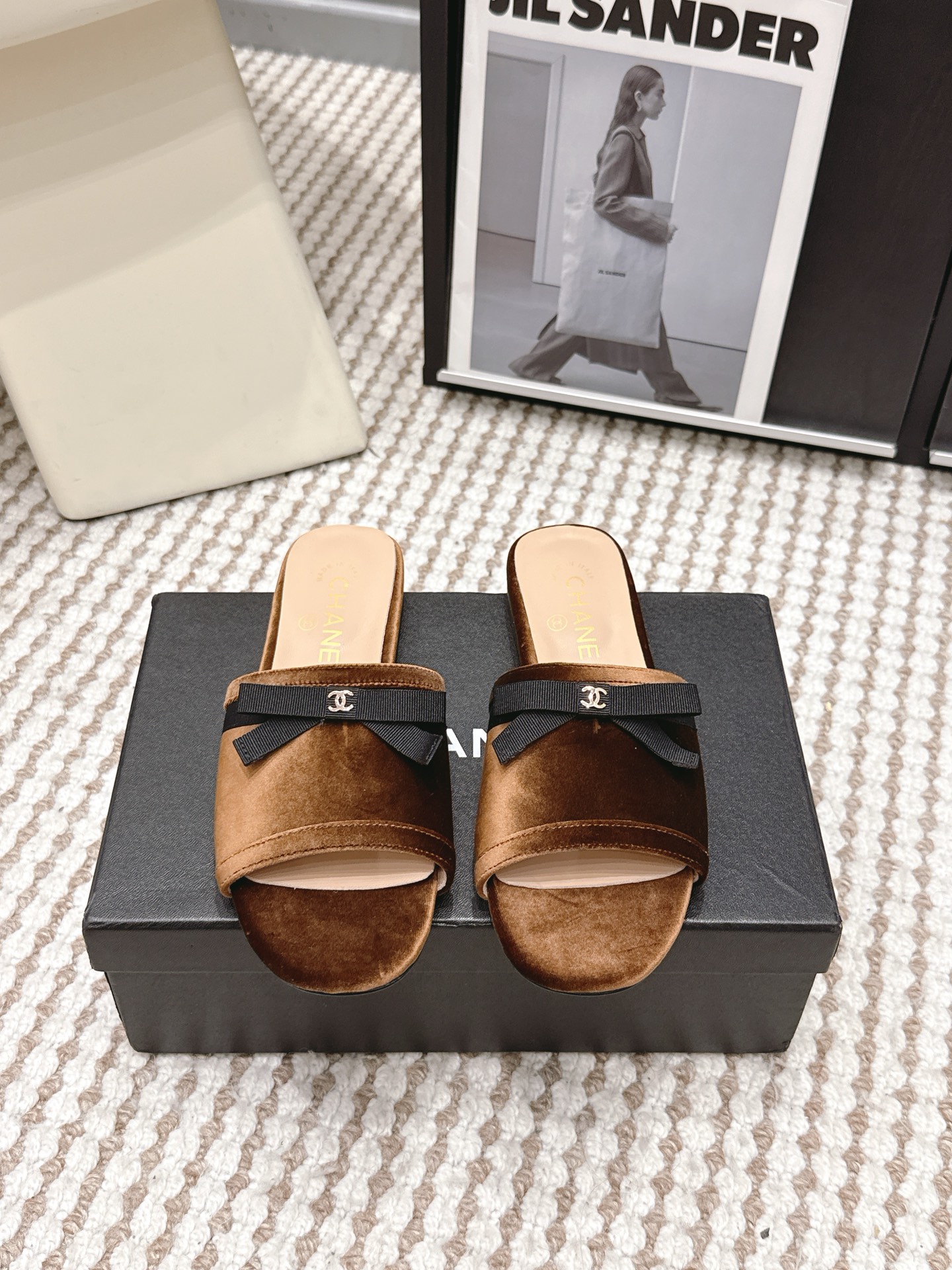 샤넬(CHANEL) 리본 장식 오픈토 슬리퍼 신발