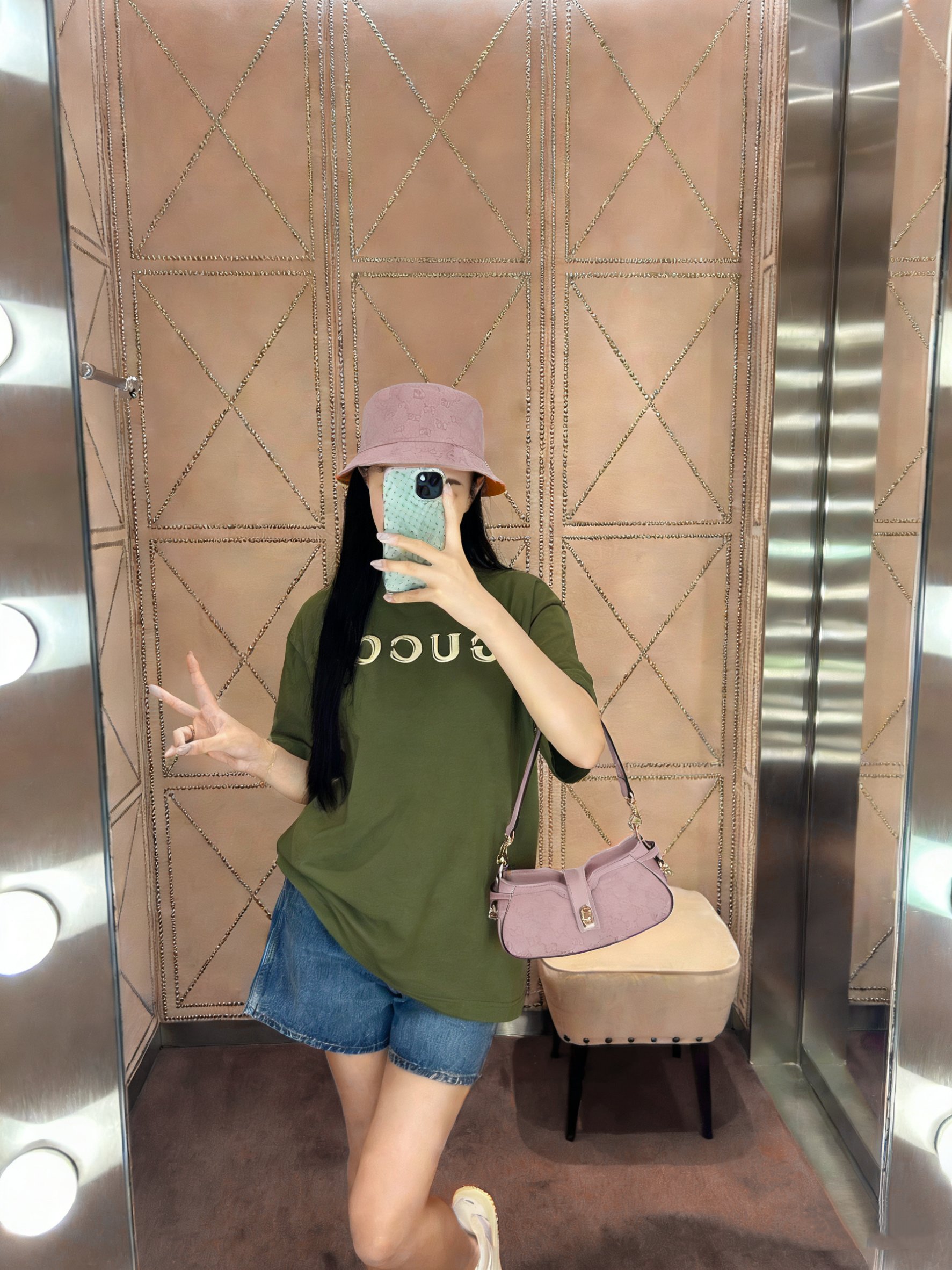 구찌(GUCCI) 클래식 레터링 자수 반팔 티셔츠 의류