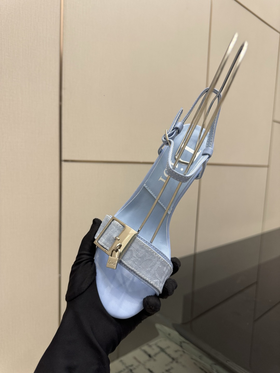 디올(DIOR) 로고 버클 데님 레더 샌들 신발