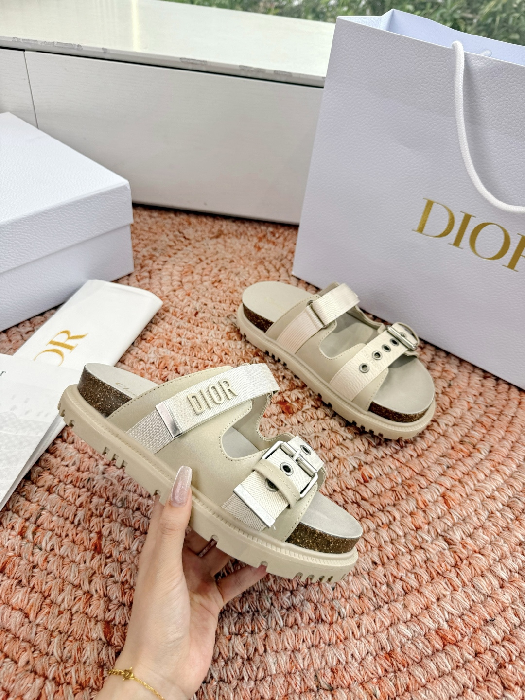 디올(DIOR) CD 버클 슬리퍼 신발