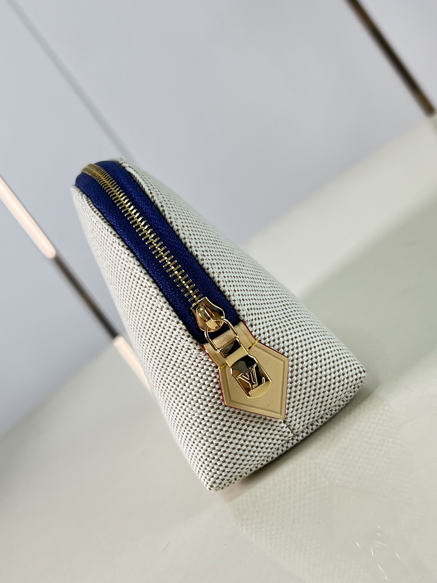 [Louis Vuitton] LV 루이비통 에스칼(Escale) 포셰트 코스메틱 화장품 파우치 백 가방 (스몰)