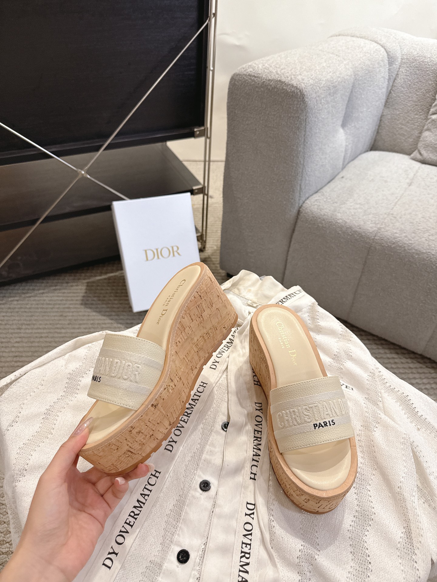 디올(DIOR) 로고 자수 플랫폼 웨지 슬리퍼 신발