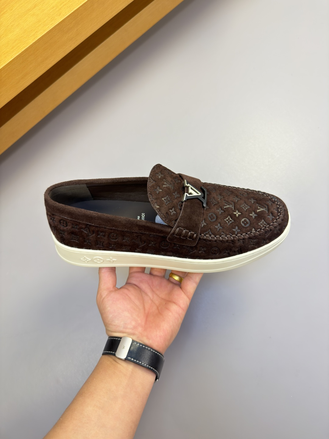 [Louis Vuitton] LV 루이비통 프리미엄 스웨이드 엠보싱 메탈버클 캐주얼 로퍼 신발