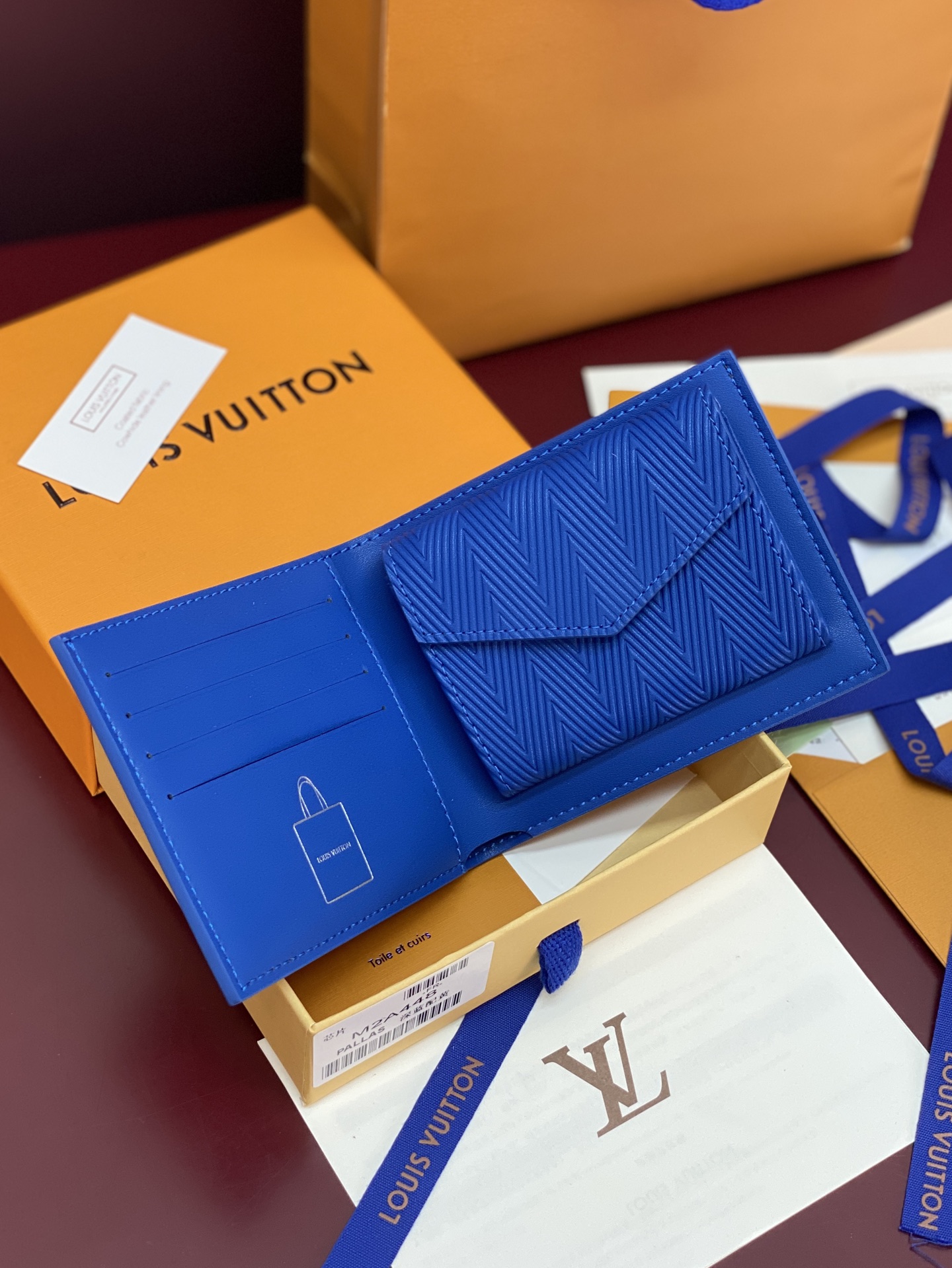 [Louis Vuitton] LV 루이비통 쇼퍼백 모티브 Slender 슬렌더 월렛 지갑 / M2A448
