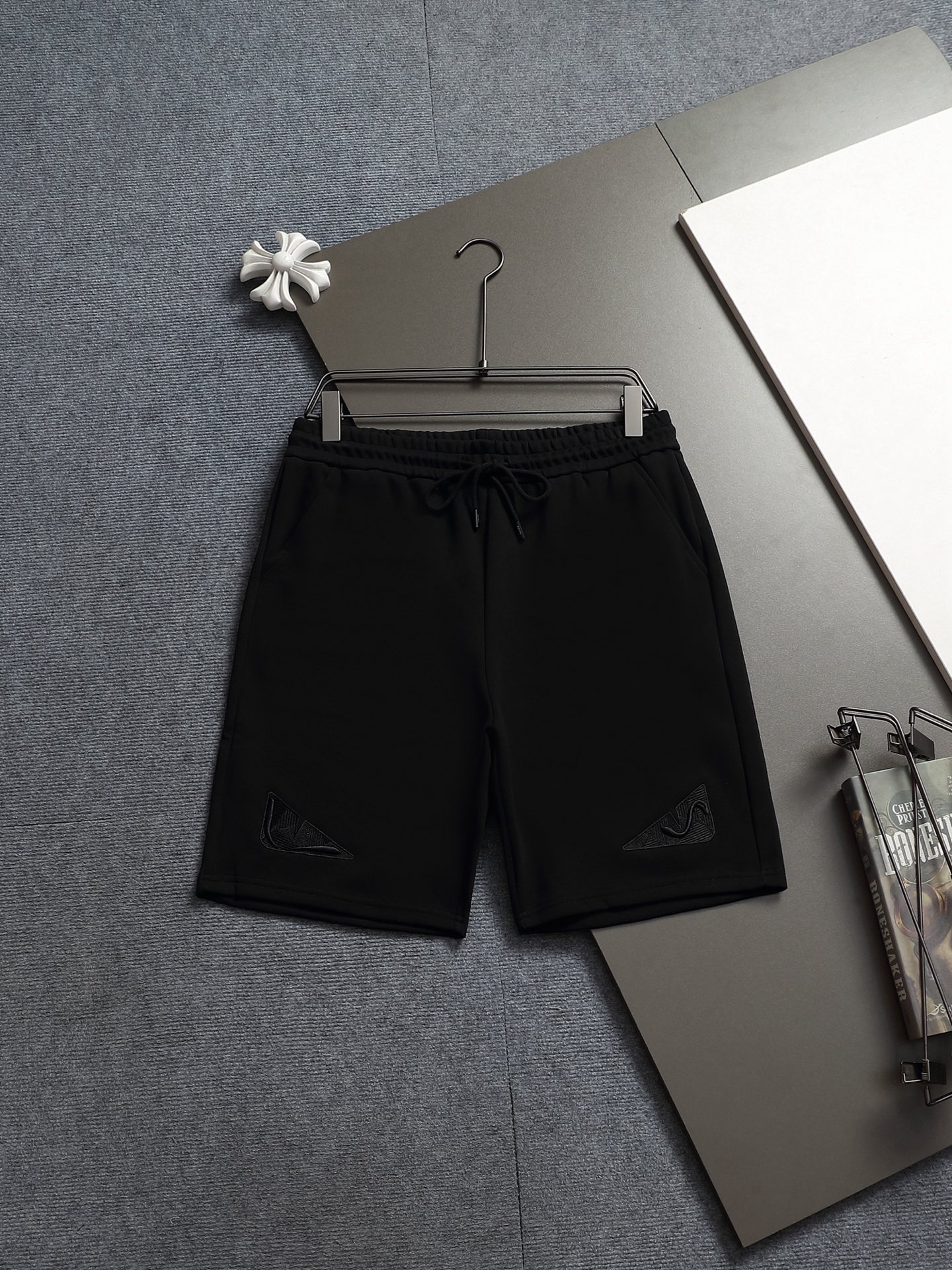 펜디(FENDI) 로고 아이 자수 테리 쇼츠 하의 의류