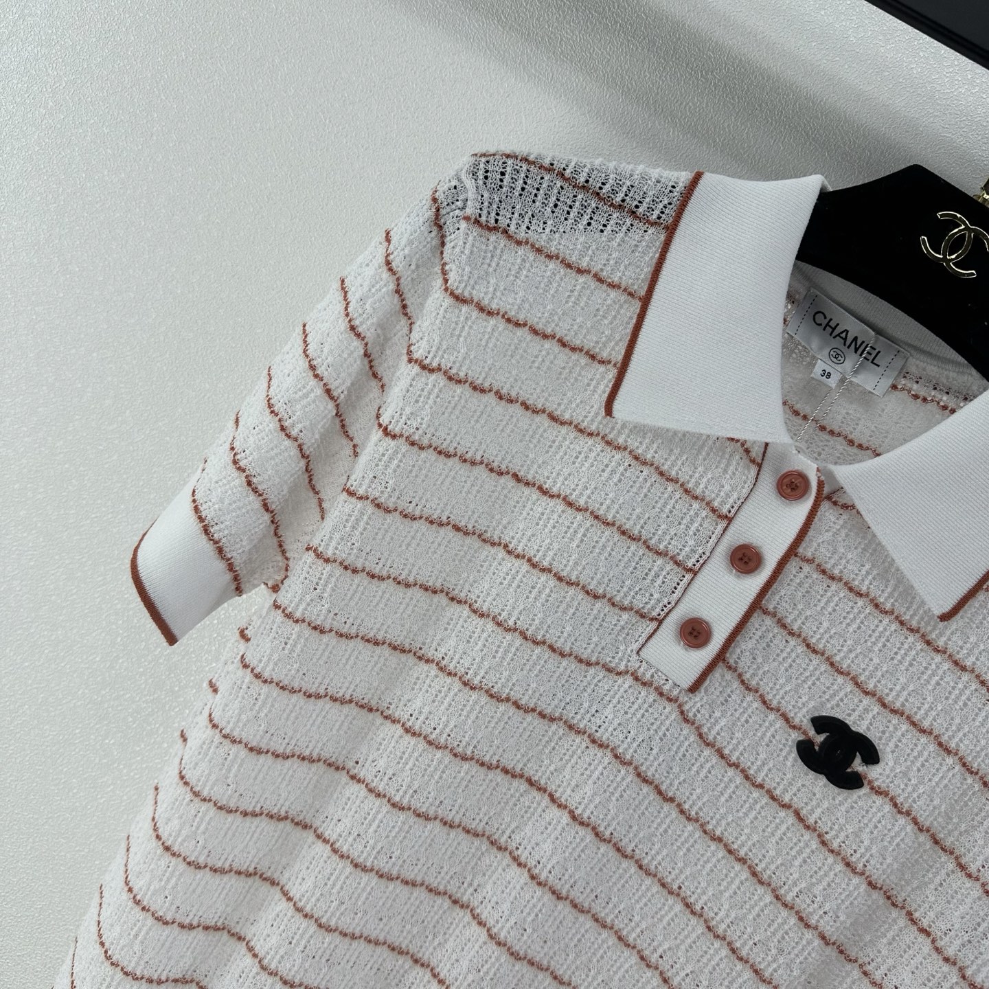 [Chanel] 샤넬 스트라이프 니트 폴로 카라 반팔 티셔츠 의류