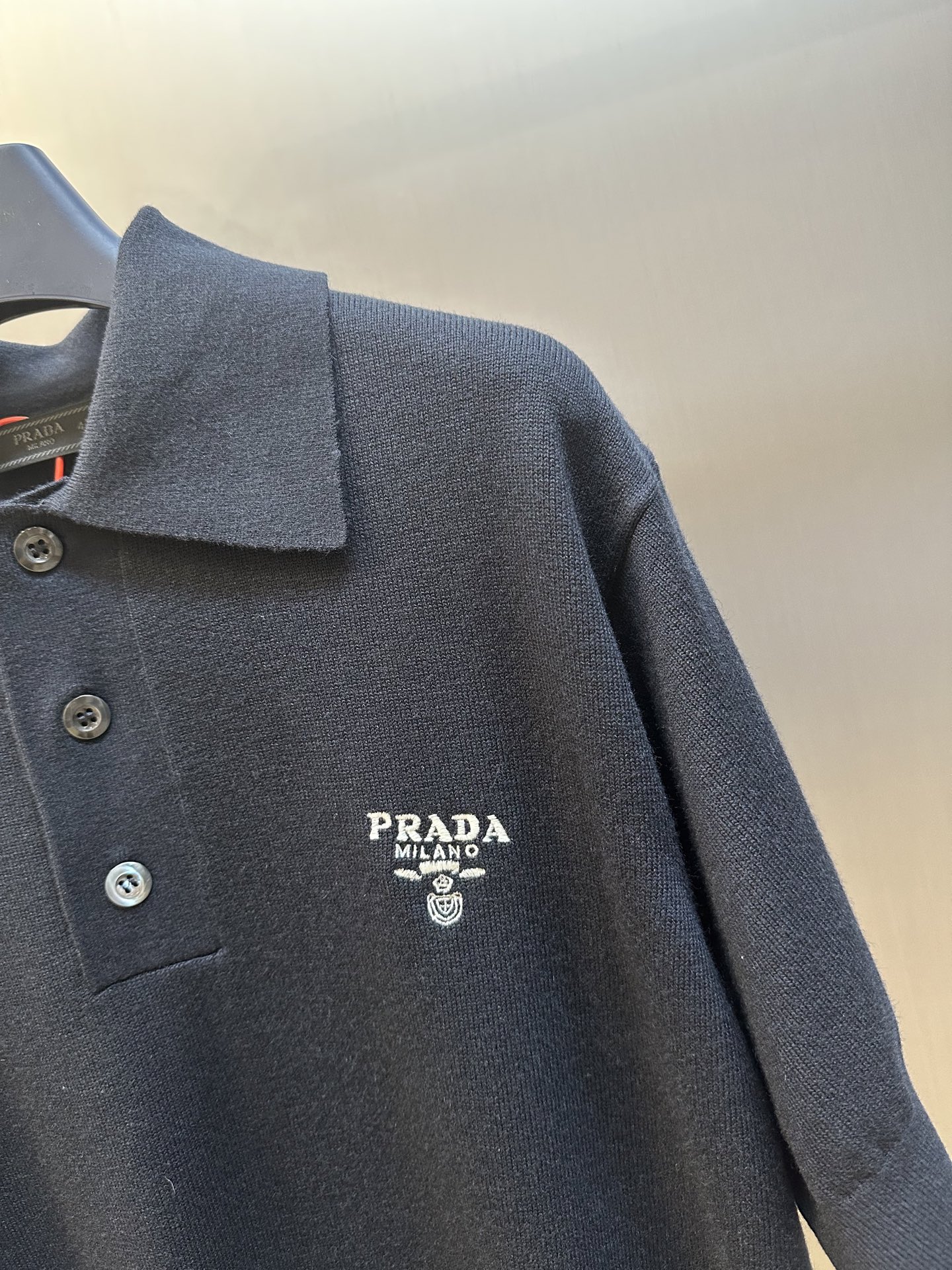 프라다(PRADA) 자수 카라 폴로 니트 의류