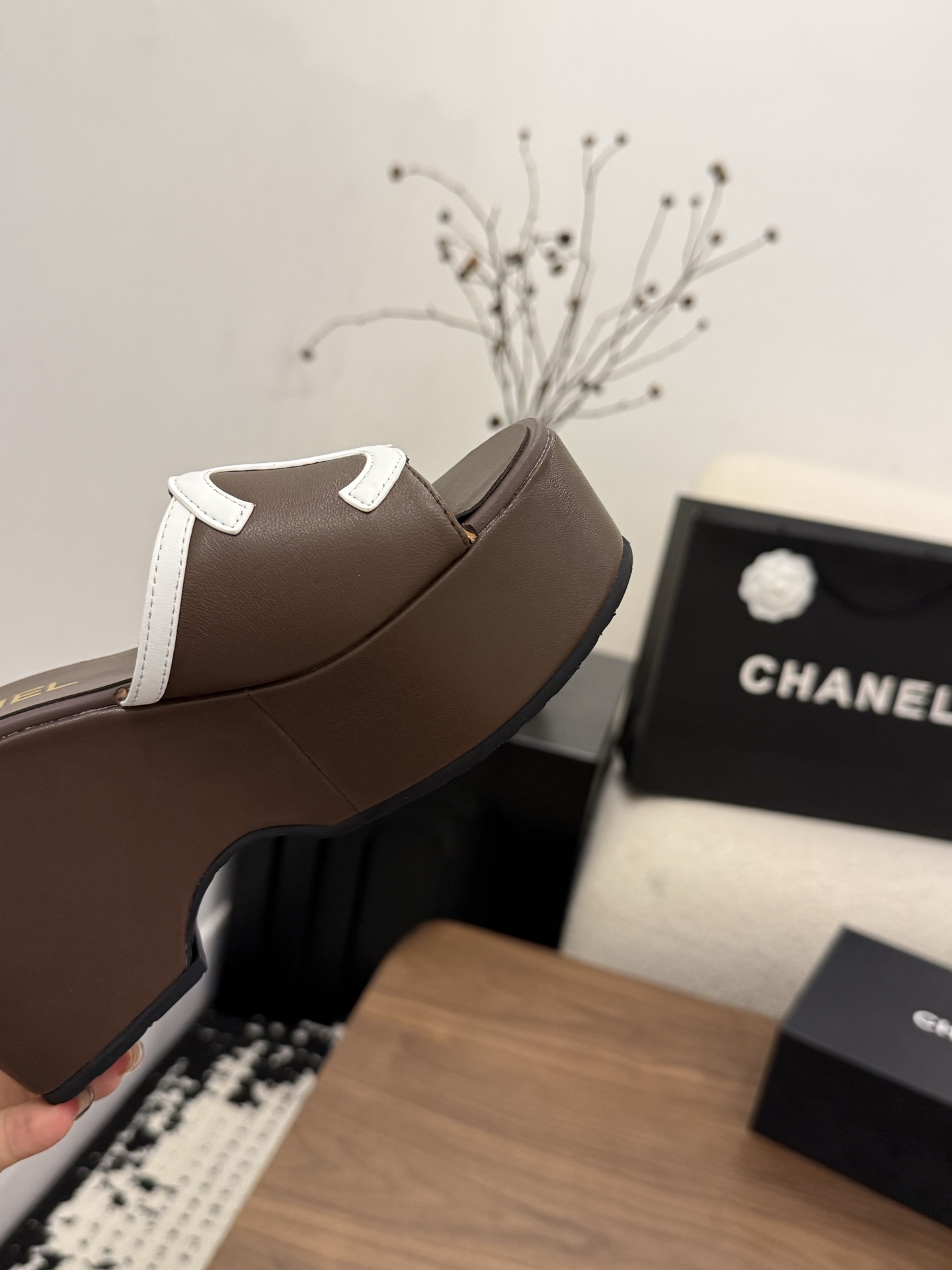 샤넬(CHANEL) 로고 플랫폼 웨지 슬리퍼 신발