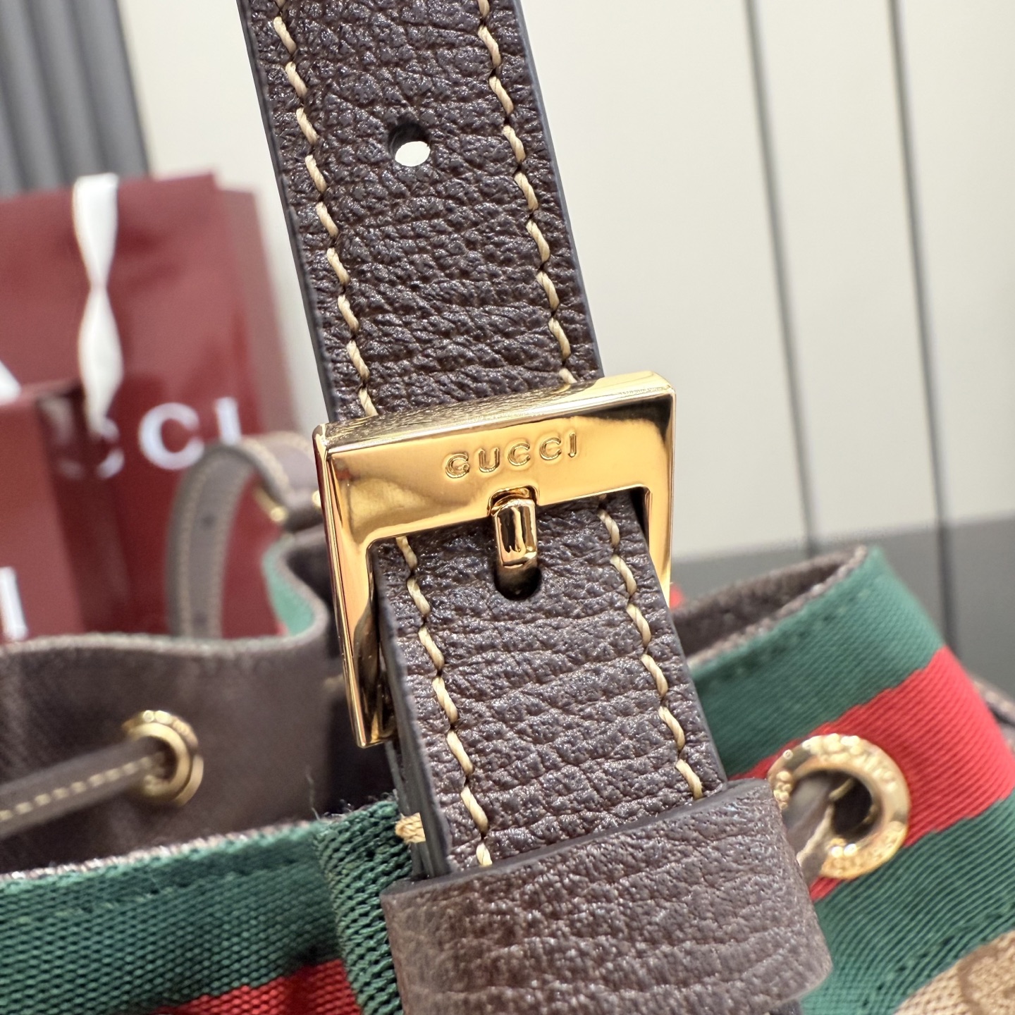 [Gucci] 구찌 Generation GG 코팅 캔버스 버킷백 가방