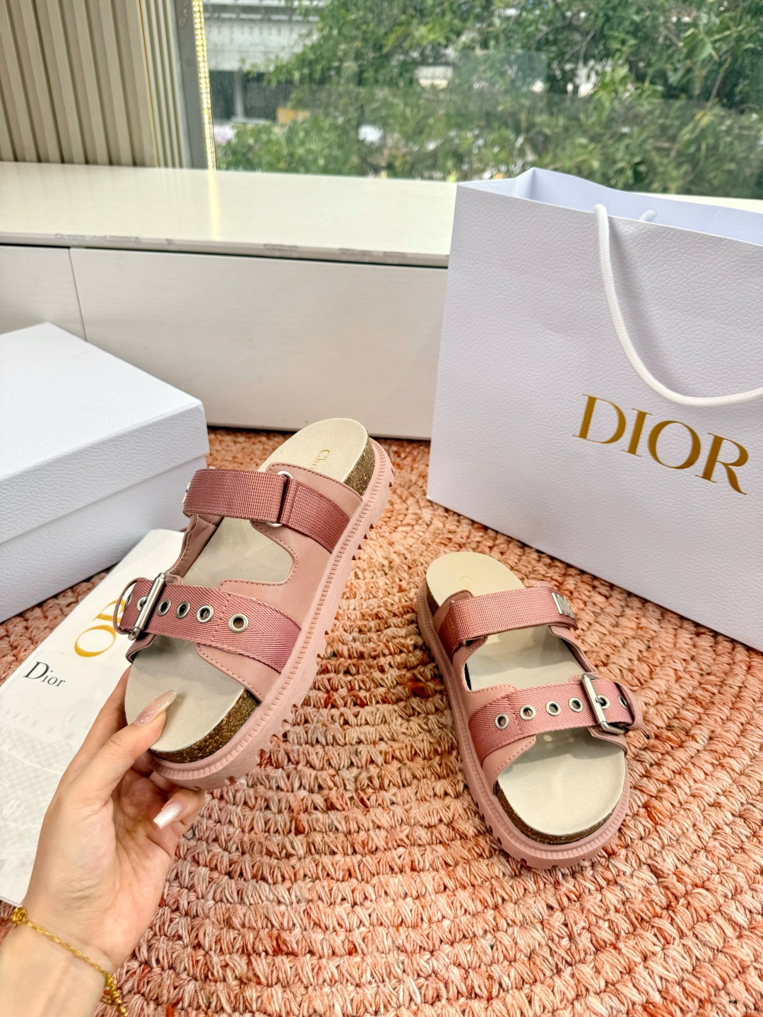 디올(DIOR) CD 버클 슬리퍼 신발