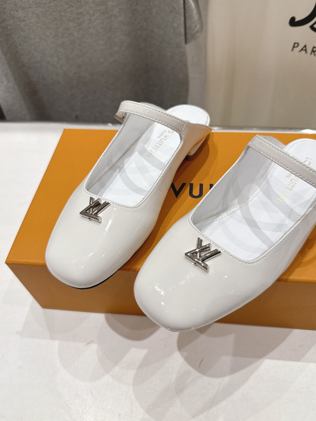루이비통(LV) 메리제인 플랫 슬리퍼 신발