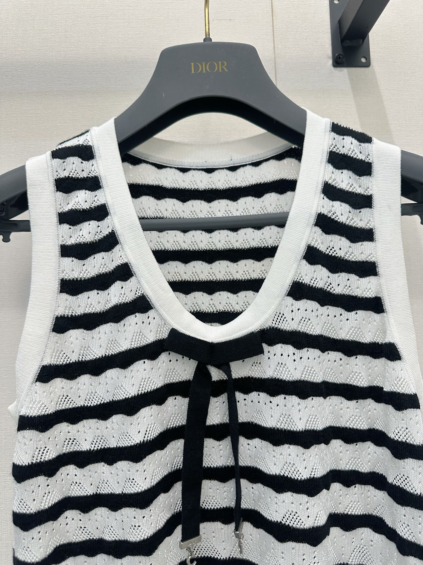 디올(DIOR) 다이아 펀칭 니트 베스트 의류