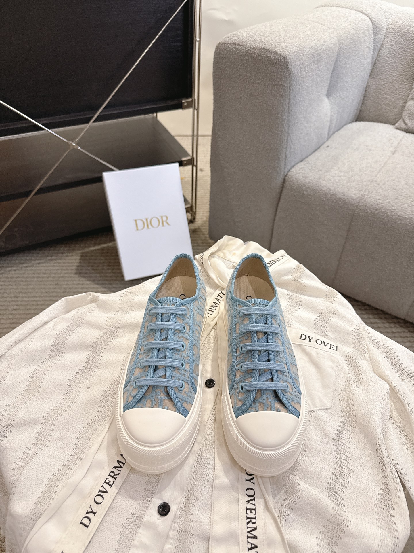 디올(DIOR) 메쉬 자수 레이스업 로우탑 스니커즈 신발