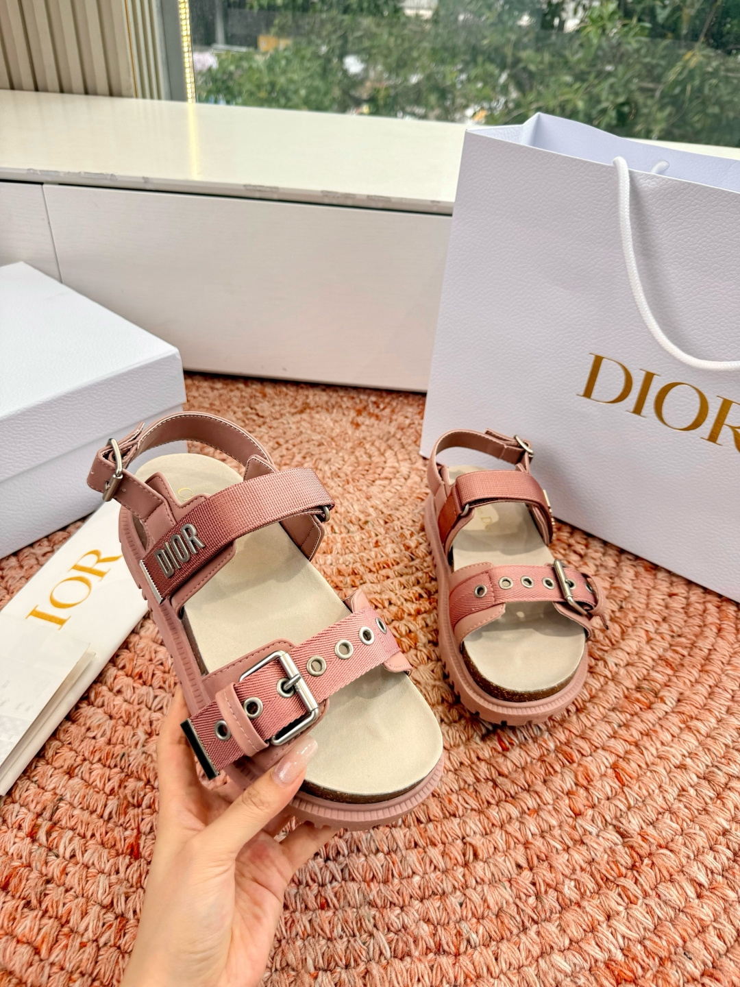 디올(DIOR) CD 버클 샌들 신발