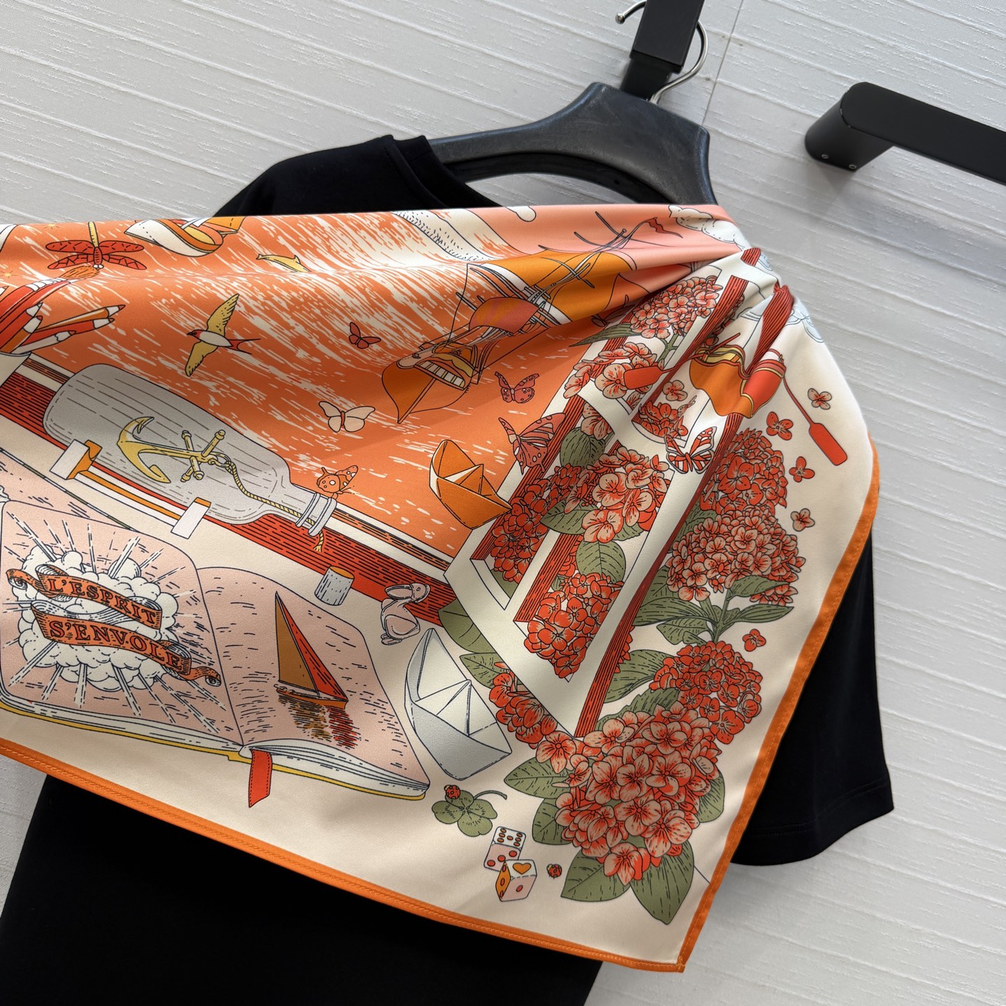 [Hermès] 에르메스 26SS 마안 버클 실크 스카프 프린팅 반팔 티셔츠