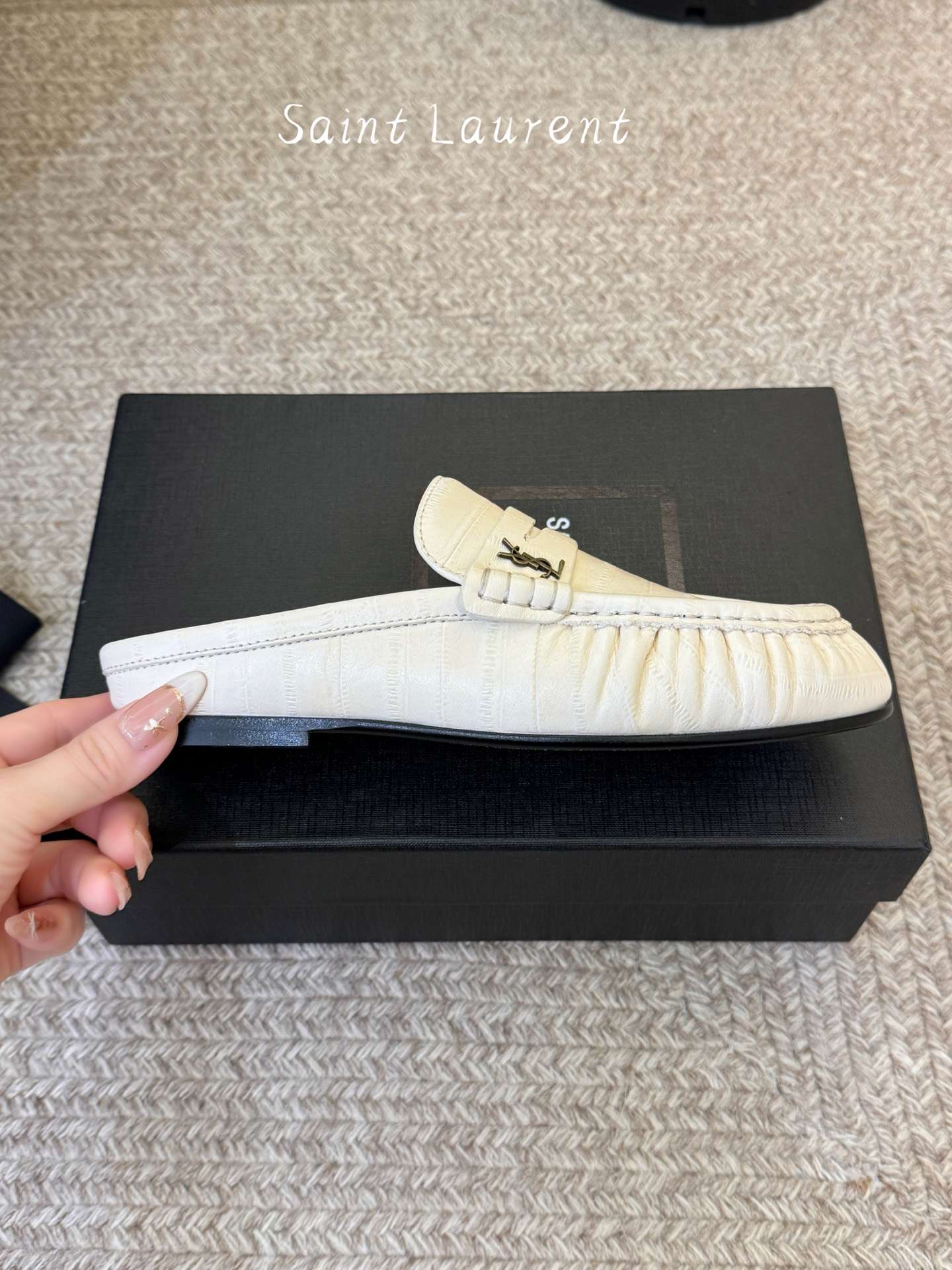 생로랑(SAINT LAURENT) 카프 레더 페니 백리스 로퍼 신발