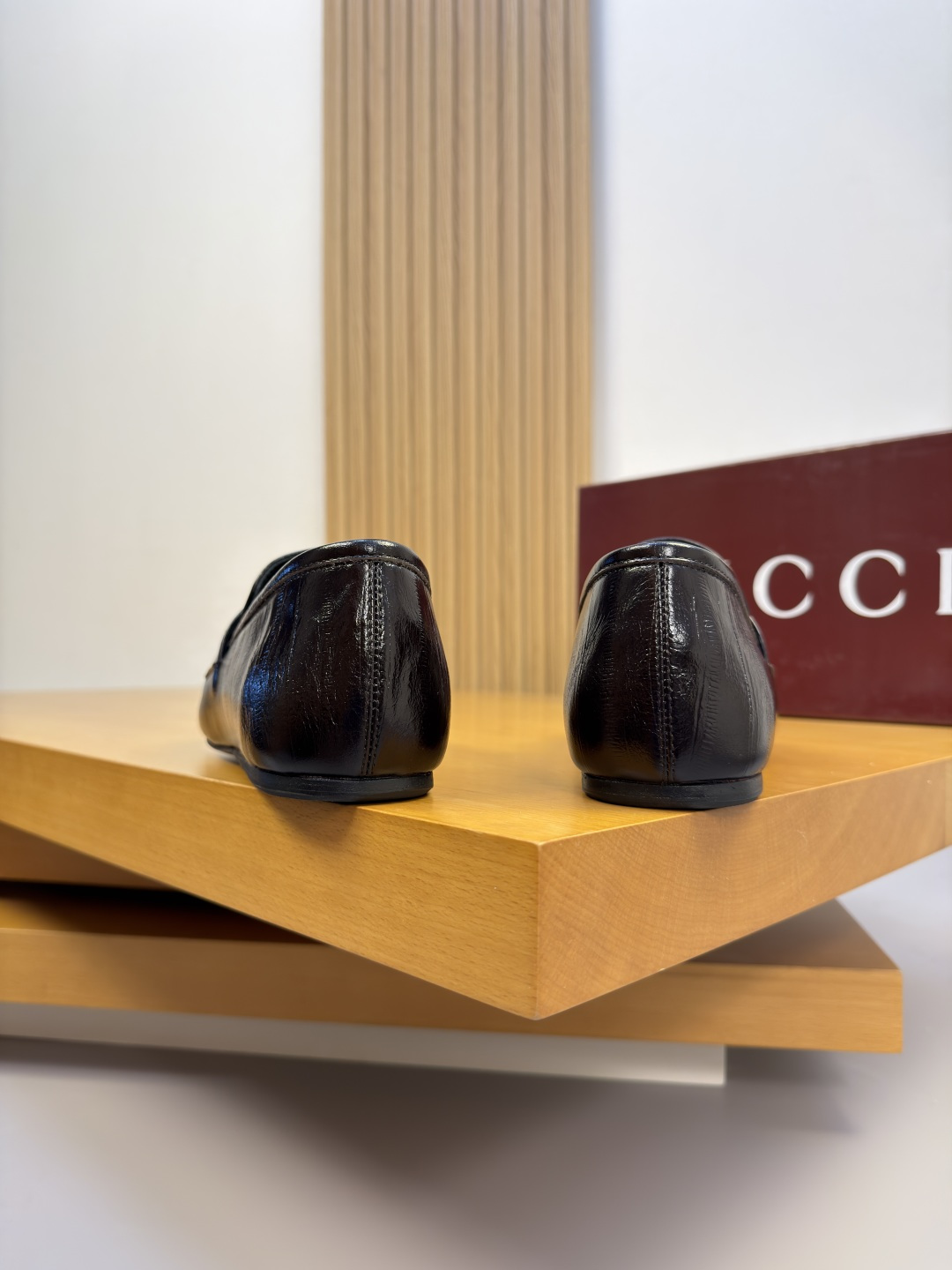 GUCCI 구찌 세로 스트라이프 나파 소가죽 로퍼 구두 신발