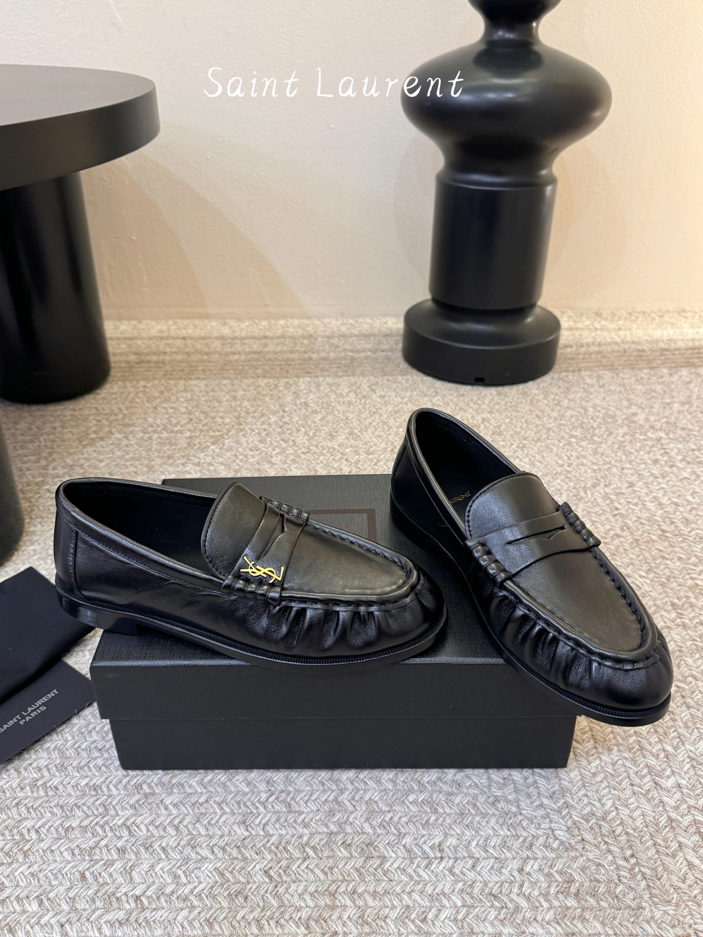 생로랑(SAINT LAURENT) 카프 레더 페니 로퍼 신발