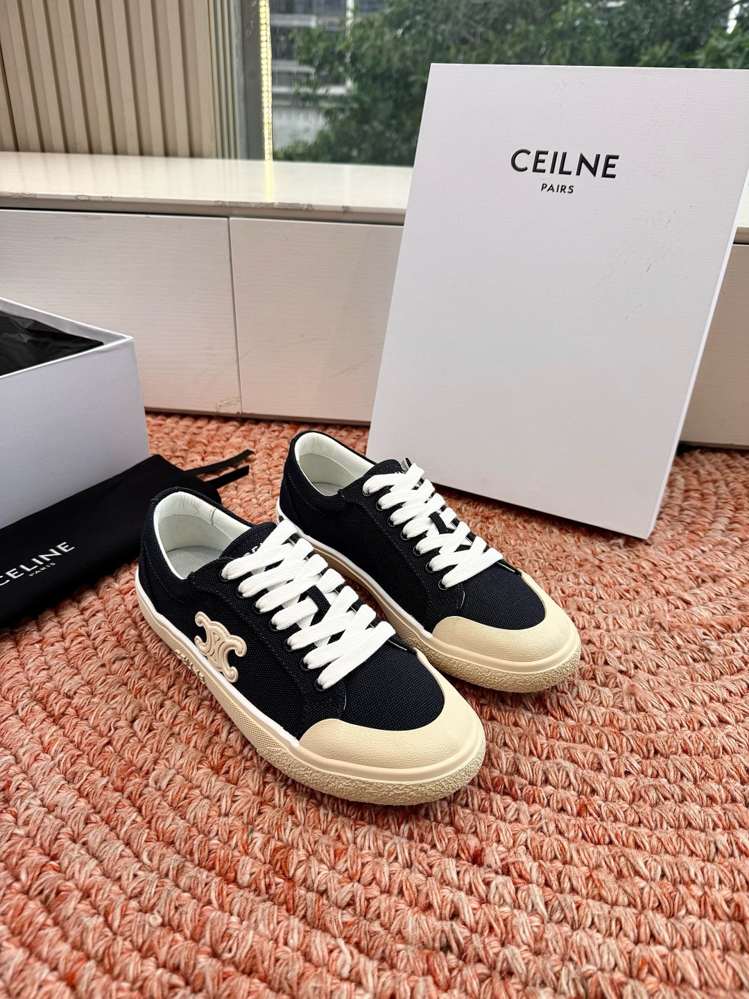 셀린느(CELINE) 트리오페 로고 스니커즈 신발