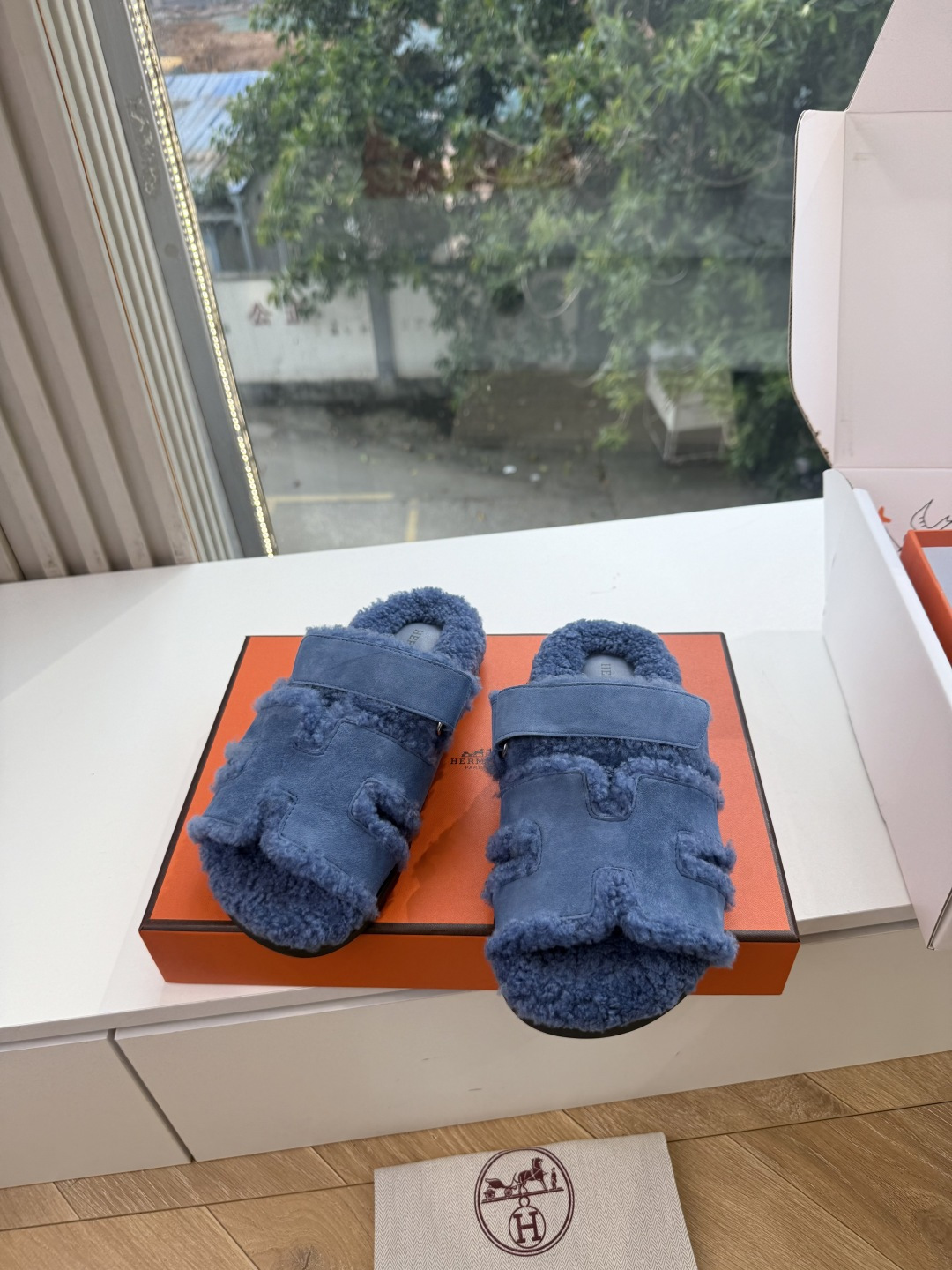에르메스(HERMES) 시어링 퍼 뮬 슬리퍼 신발
