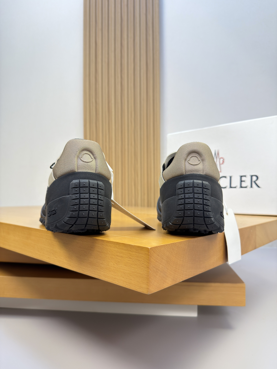 [Moncler] 몽클레어 몽클레르 프리미엄 나파 & 히트컷 'M' 메쉬 콤비 스니커즈 신발