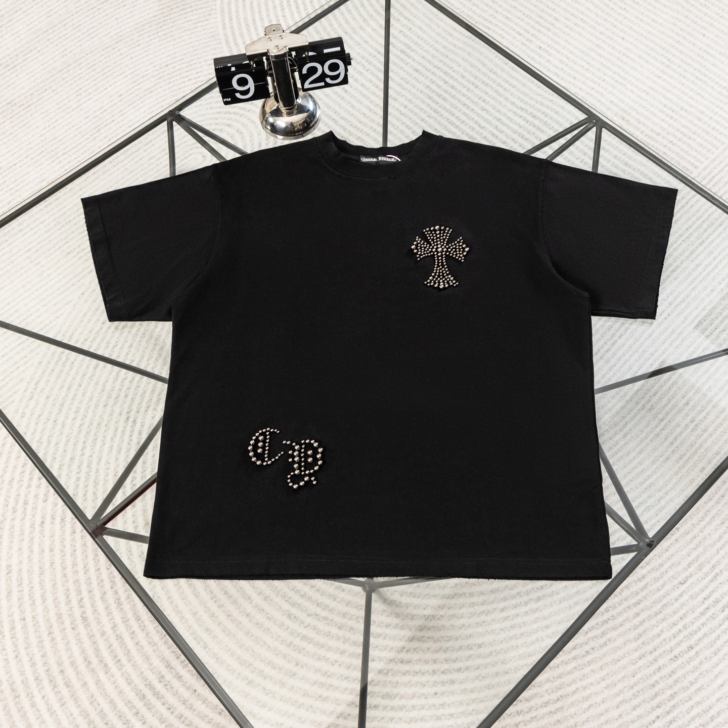 크롬하츠(CHROME HEARTS) 십자가 스터드 반팔 티셔츠 의류