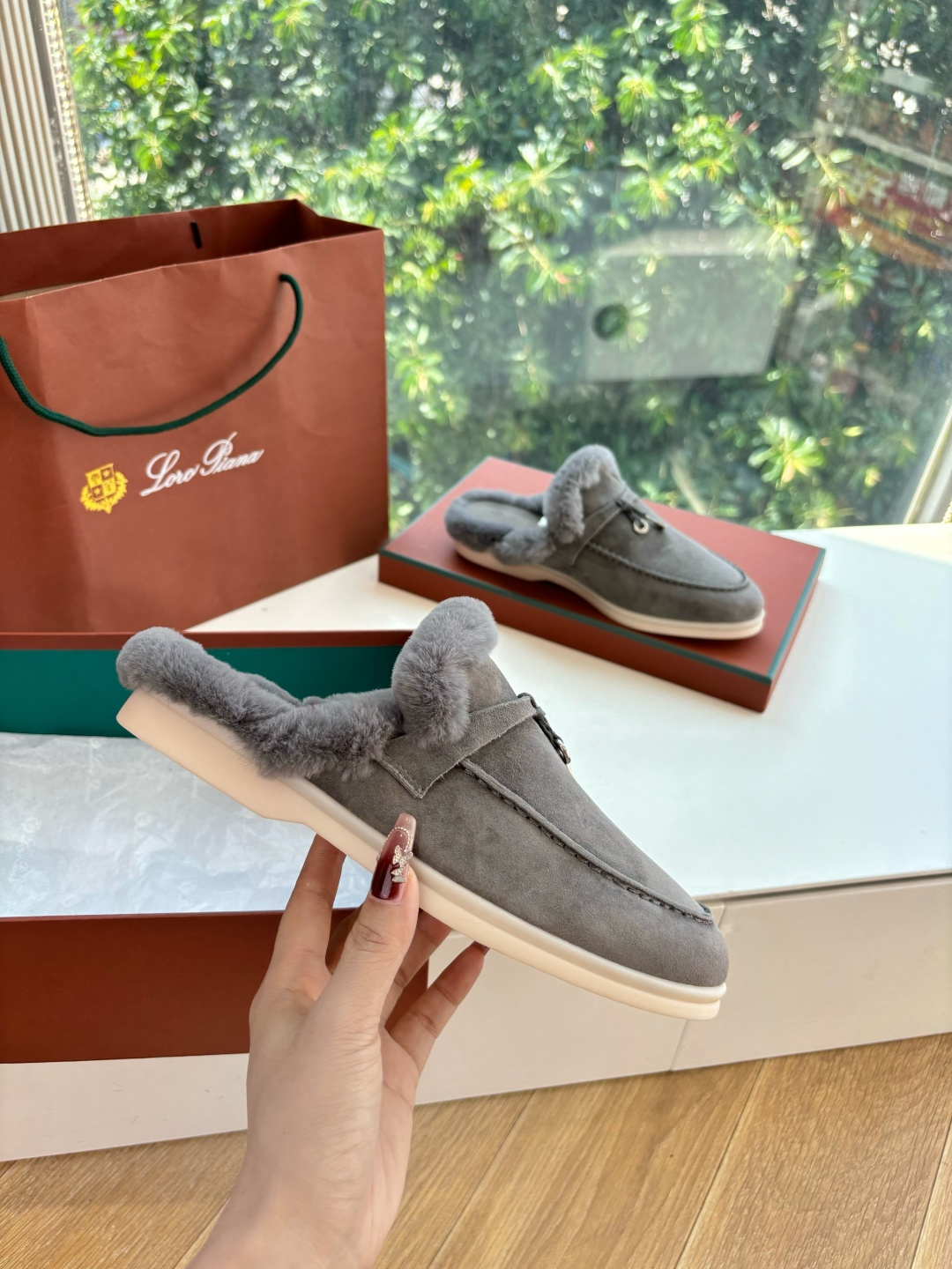로로피아나(Loro Piana) 커플 퍼 트리밍 스웨이드 뮬 슬리퍼 신발