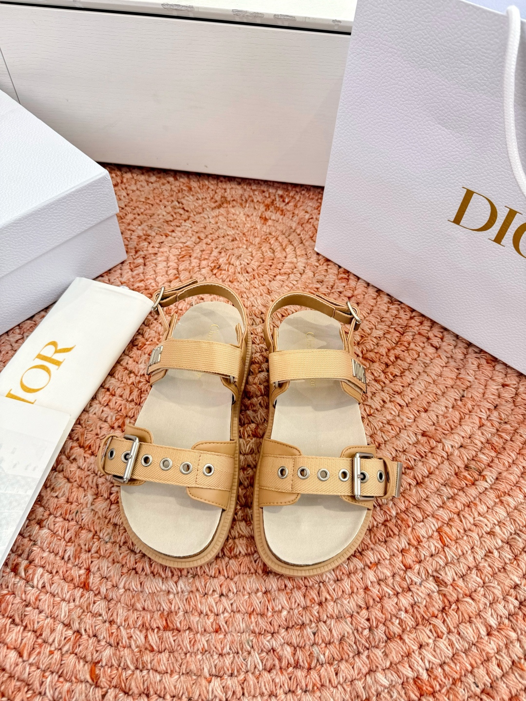 디올(DIOR) CD 버클 샌들 신발