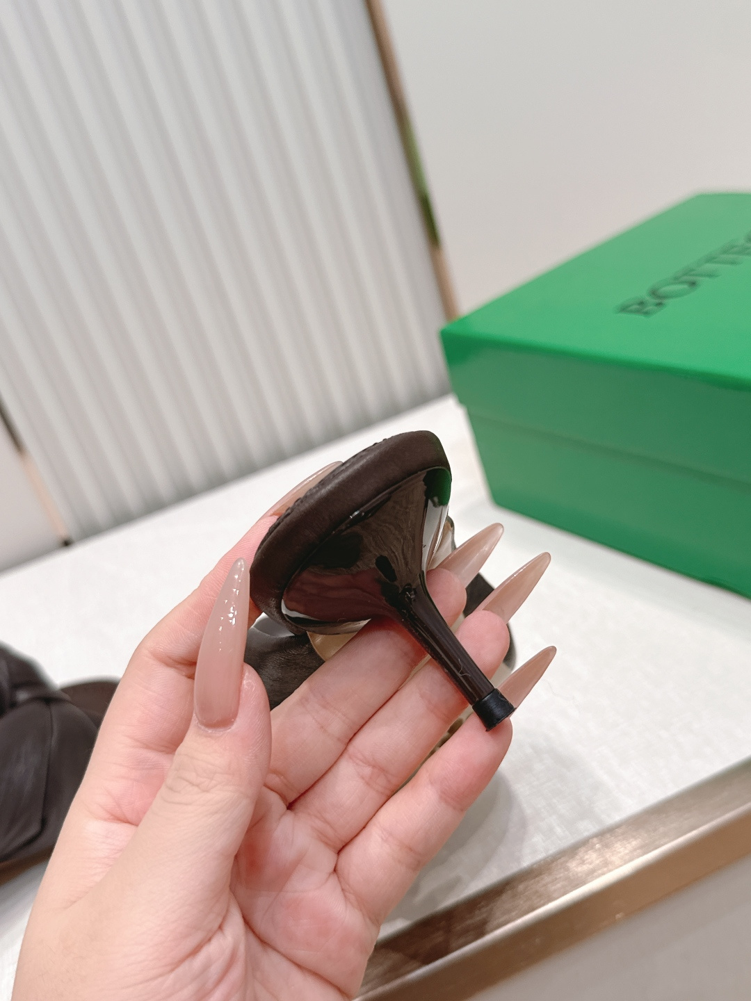 보테가 베네타(BOTTEGA VENETA) 체리 트위스트 뮬 힐 신발
