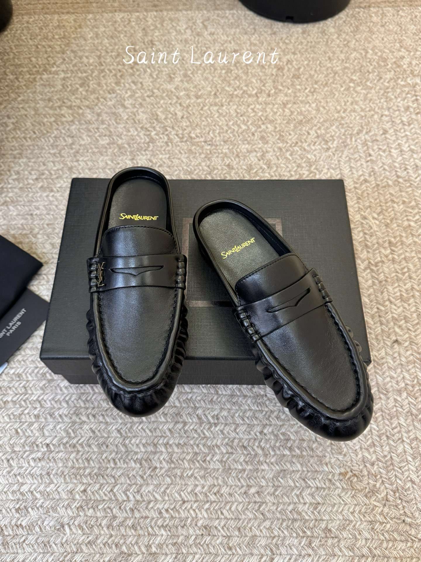 생로랑(SAINT LAURENT) 카프 레더 페니 백리스 로퍼 신발