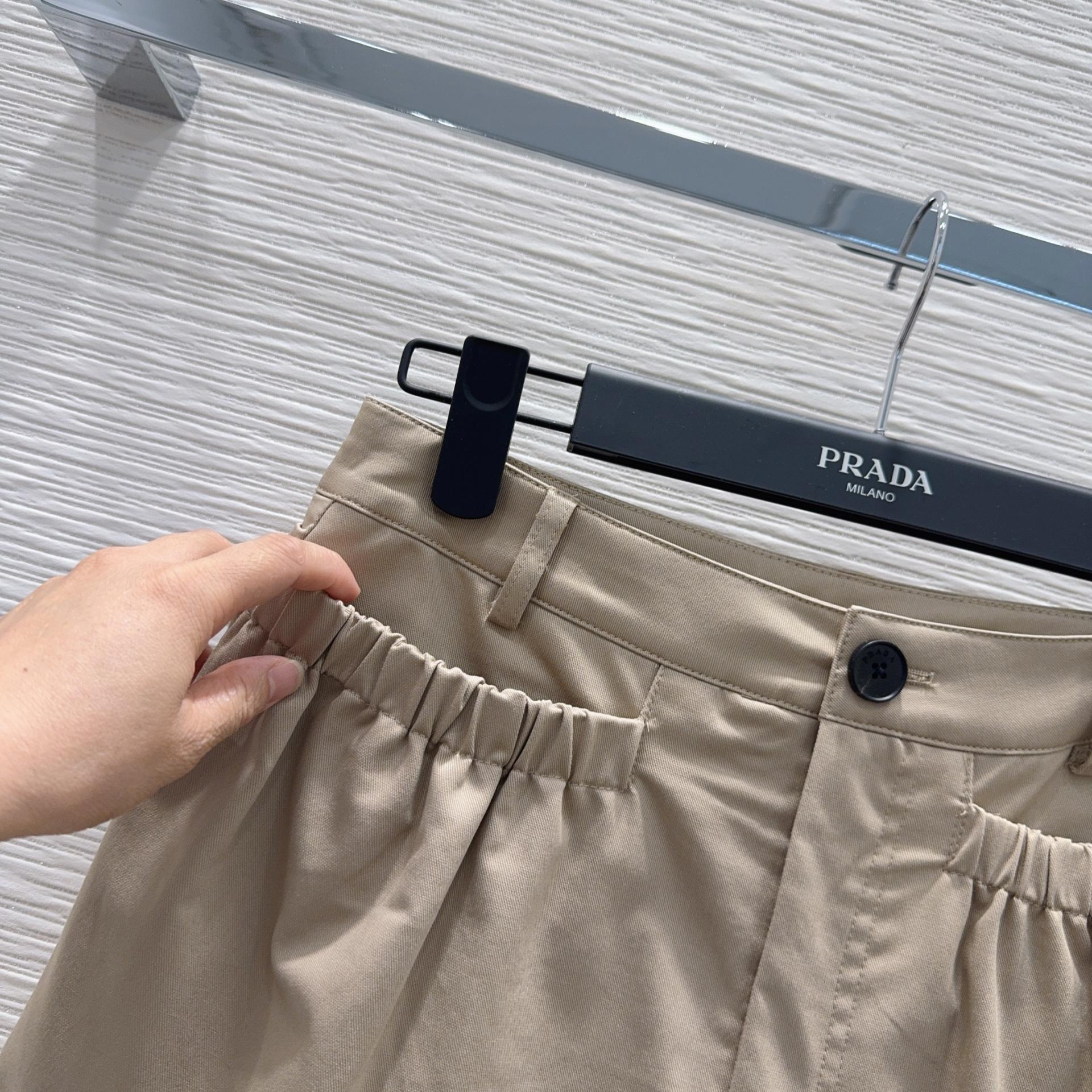 PRADA 프라다 하이엔드 텍스처 미니 스커트 팬츠 의류