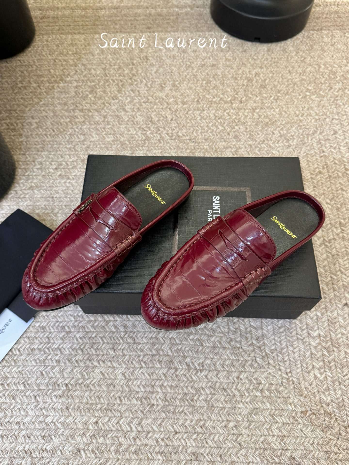생로랑(SAINT LAURENT) 카프 레더 페니 백리스 로퍼 신발