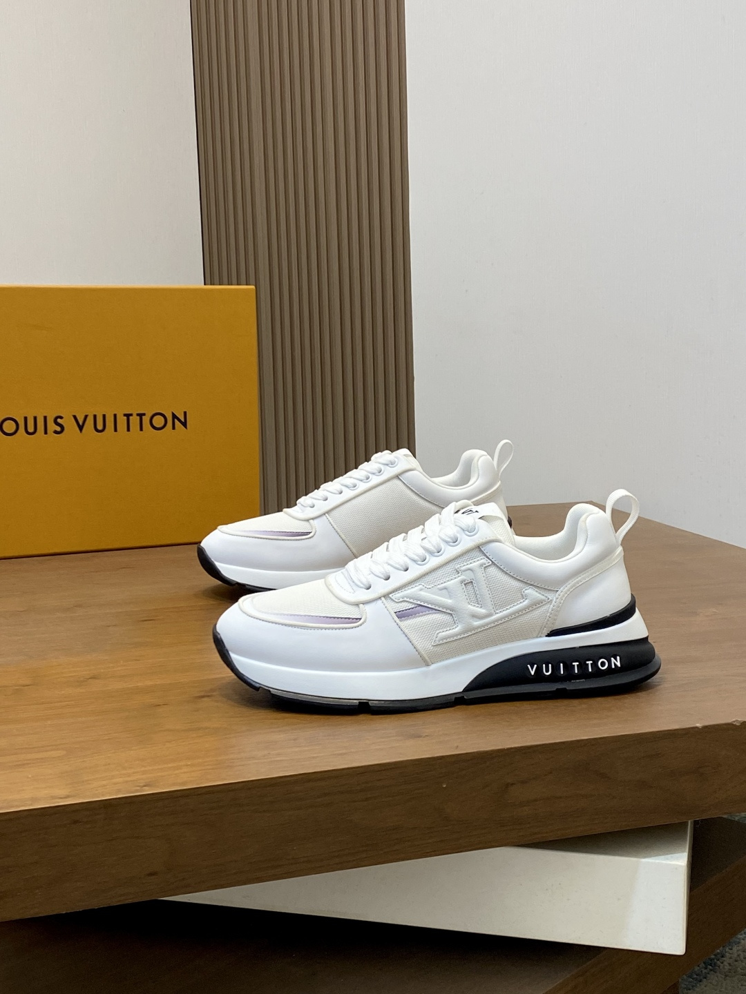 [Louis Vuitton] LV 루이비통 스크립트 로고 LV 트레이너 스니커즈 신발