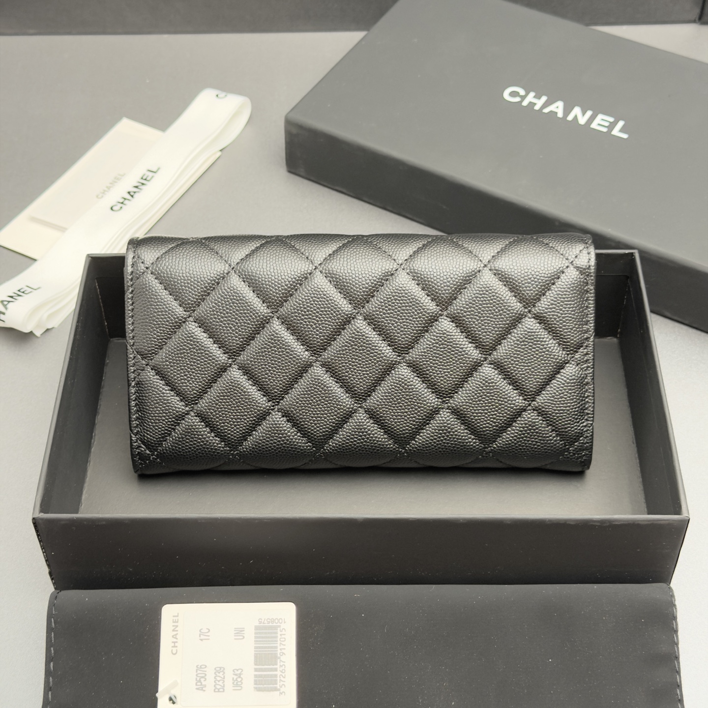 [Chanel] 샤넬 26SS 캐비어 멀티 젬스톤 플랩 장지갑