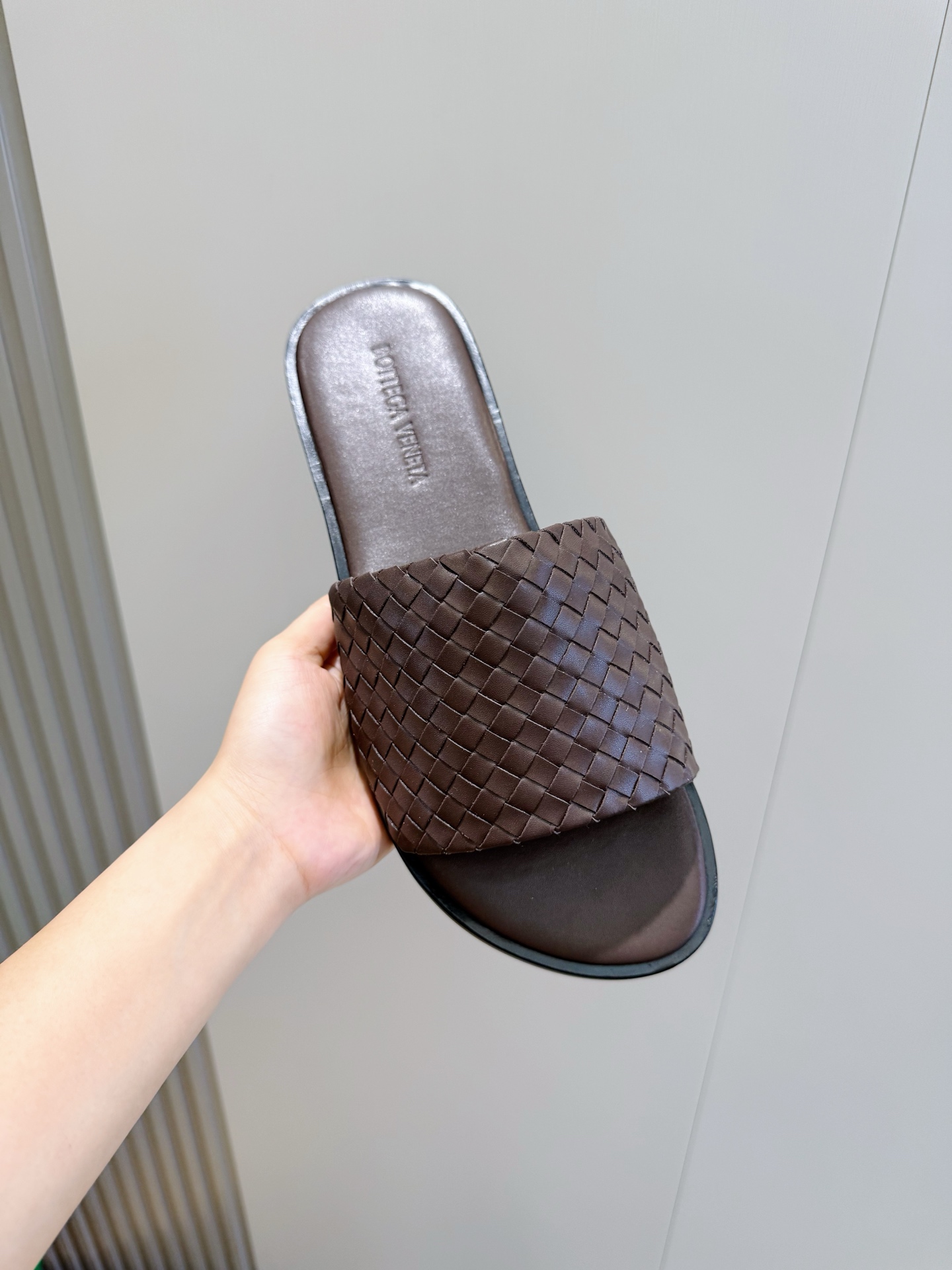 [Bottega Veneta] BV 보테가 베네타 맨즈 웨이브 인트레치아토 레더 슬라이드 슬리퍼 신발