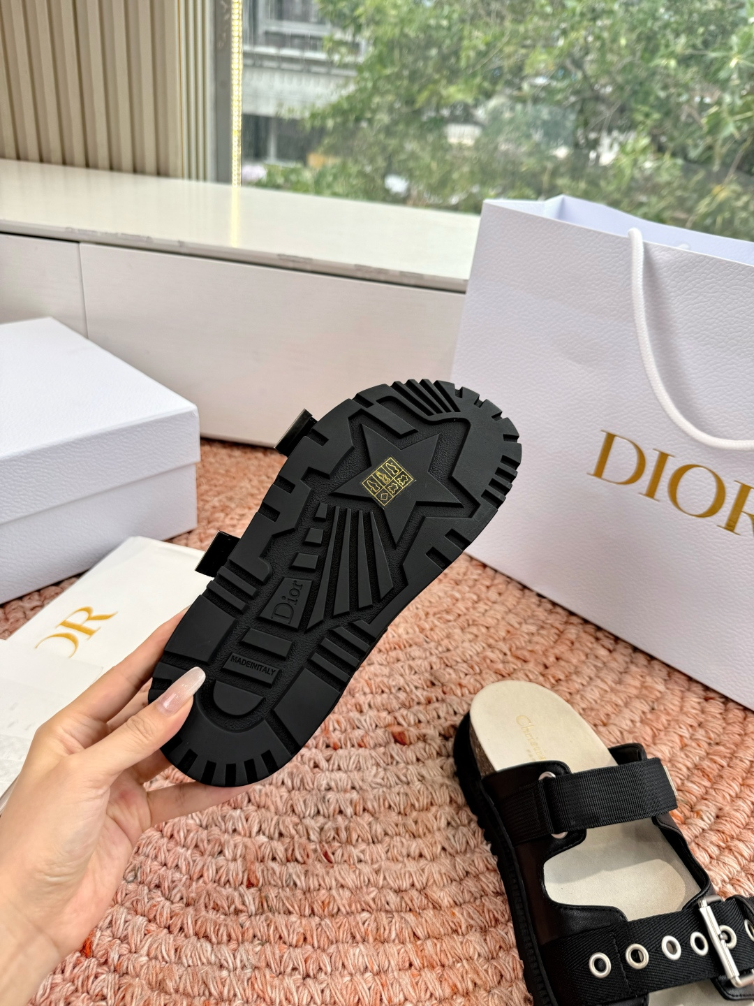 디올(DIOR) CD 버클 슬리퍼 신발