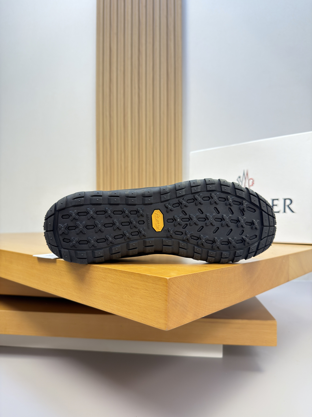 [Moncler] 몽클레어 몽클레르 프리미엄 나파 & 히트컷 'M' 메쉬 콤비 스니커즈 신발