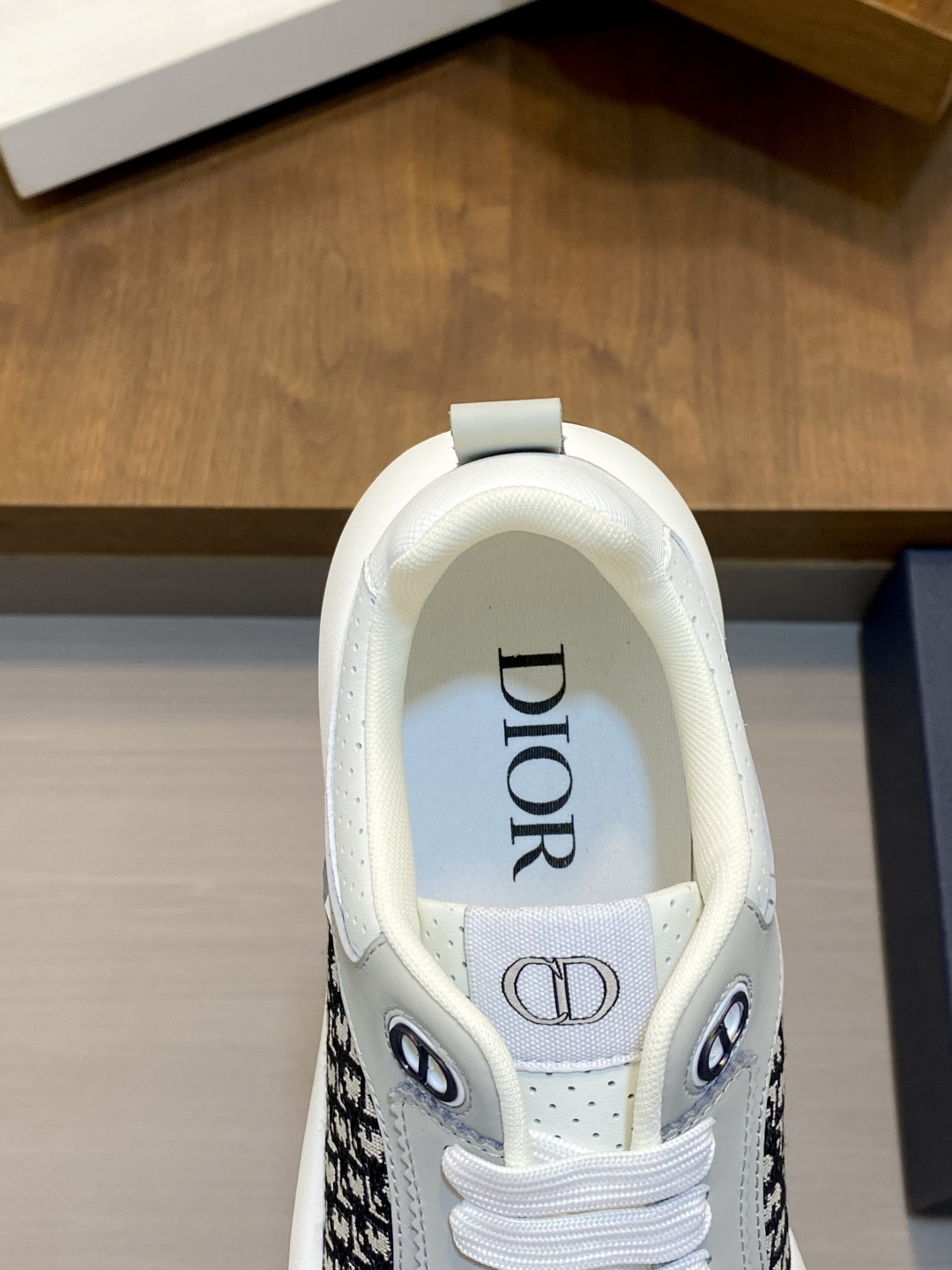 [Dior] 디올 시그니처 엠보스 & 패브릭 콤비 스니커즈 신발