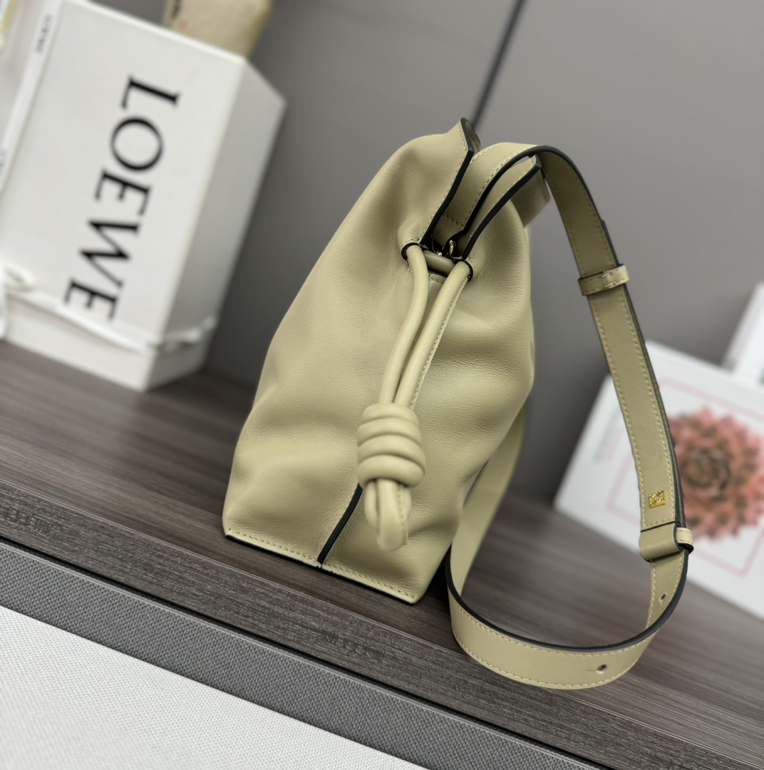 LOEWE 로에베 Flamenco 플라멩코 나파 카프스킨 숄더/클러치백 (미디엄) 가방 / 262386