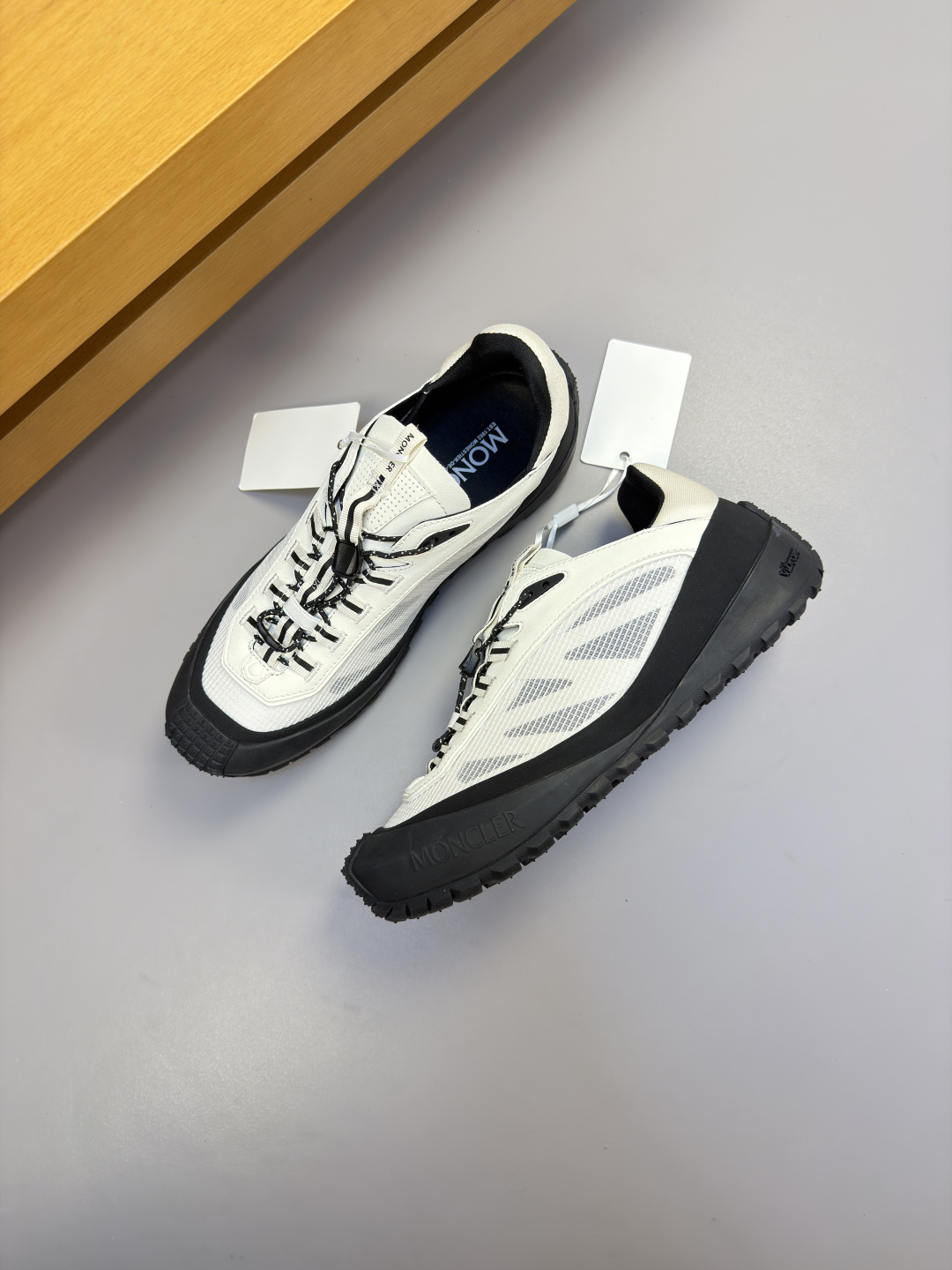 [Moncler] 몽클레어 몽클레르 프리미엄 나파 & 히트컷 'M' 메쉬 콤비 스니커즈 신발
