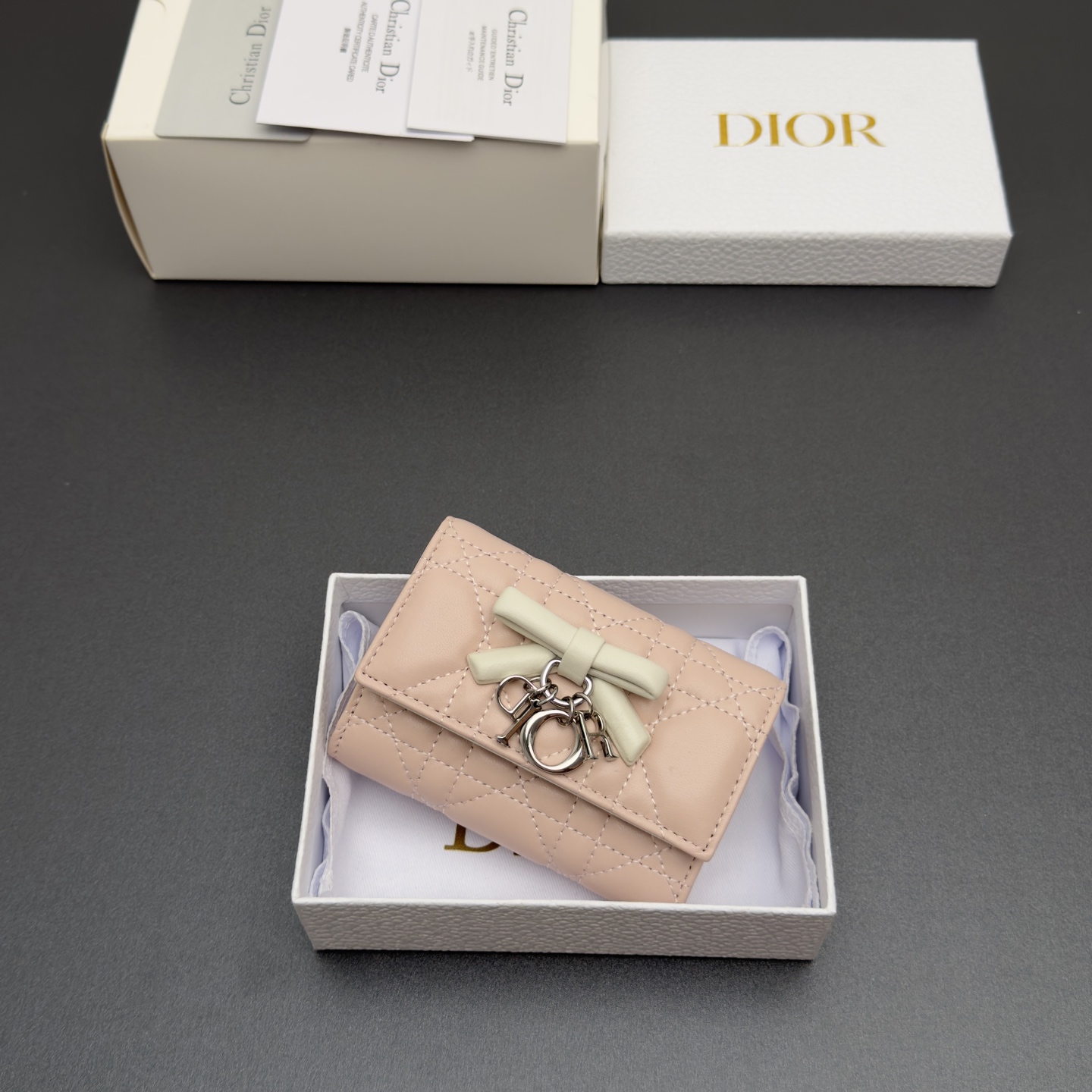 [Dior] 디올 Lady Freesia 레이디 프리지아 까나쥬 램스킨 지퍼 미니 지갑 / S2607